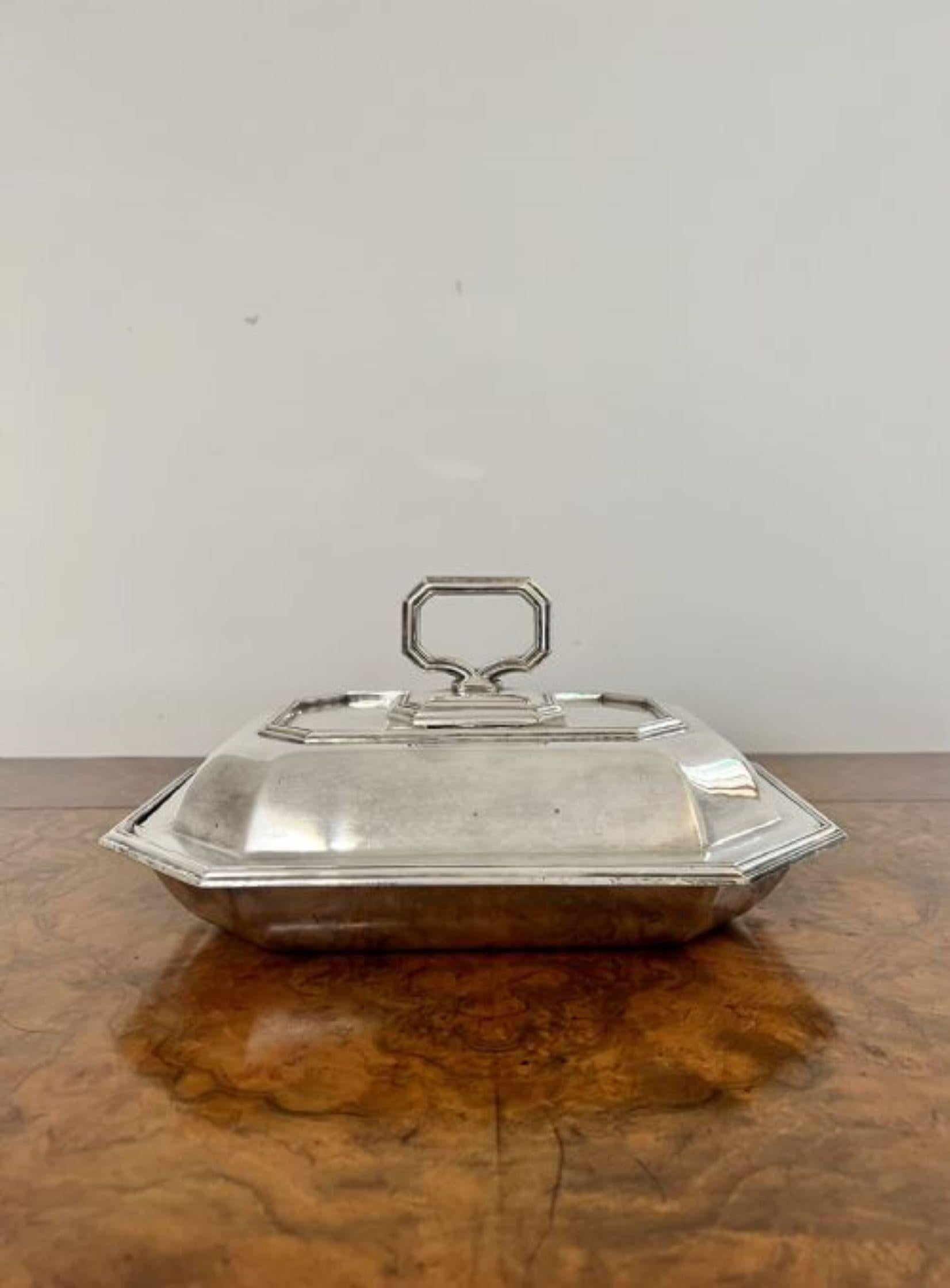 Lovely quality antique Edwardian silver plated rectangular entree dish having a lovely rectangular silver plated entree dish, with a handle to the top of the removable lid opening to reveal the original silver plated liner. 