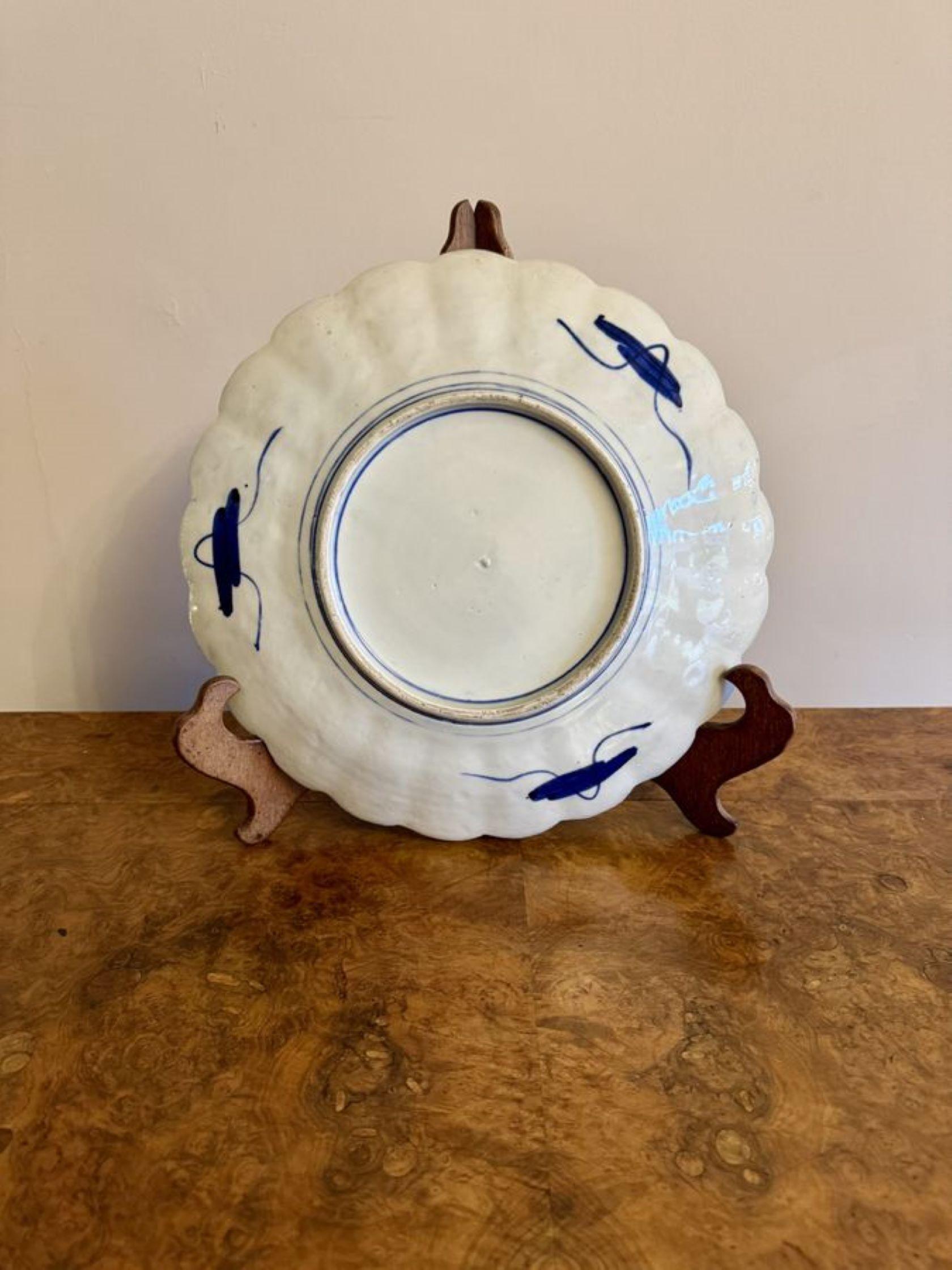 20th Century Lovely quality antique Japanese imari plate with a scallop shaped edge For Sale