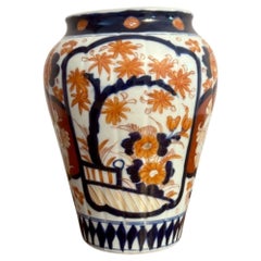 Lovely quality antique Japanese imari vase