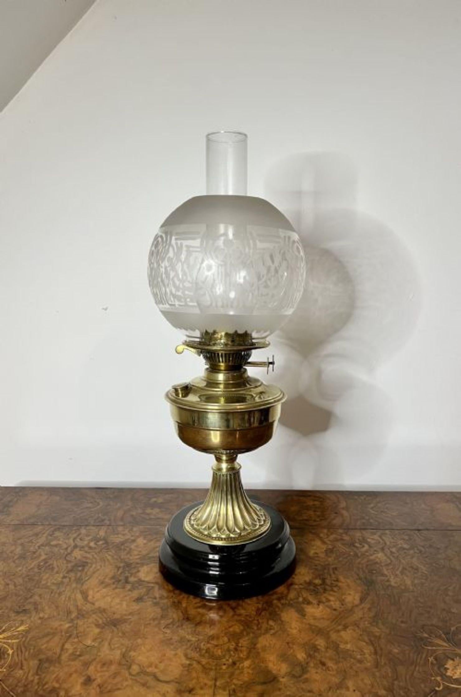 Victorien Lampe à huile en laiton de l'époque victorienne de très belle qualité.  en vente