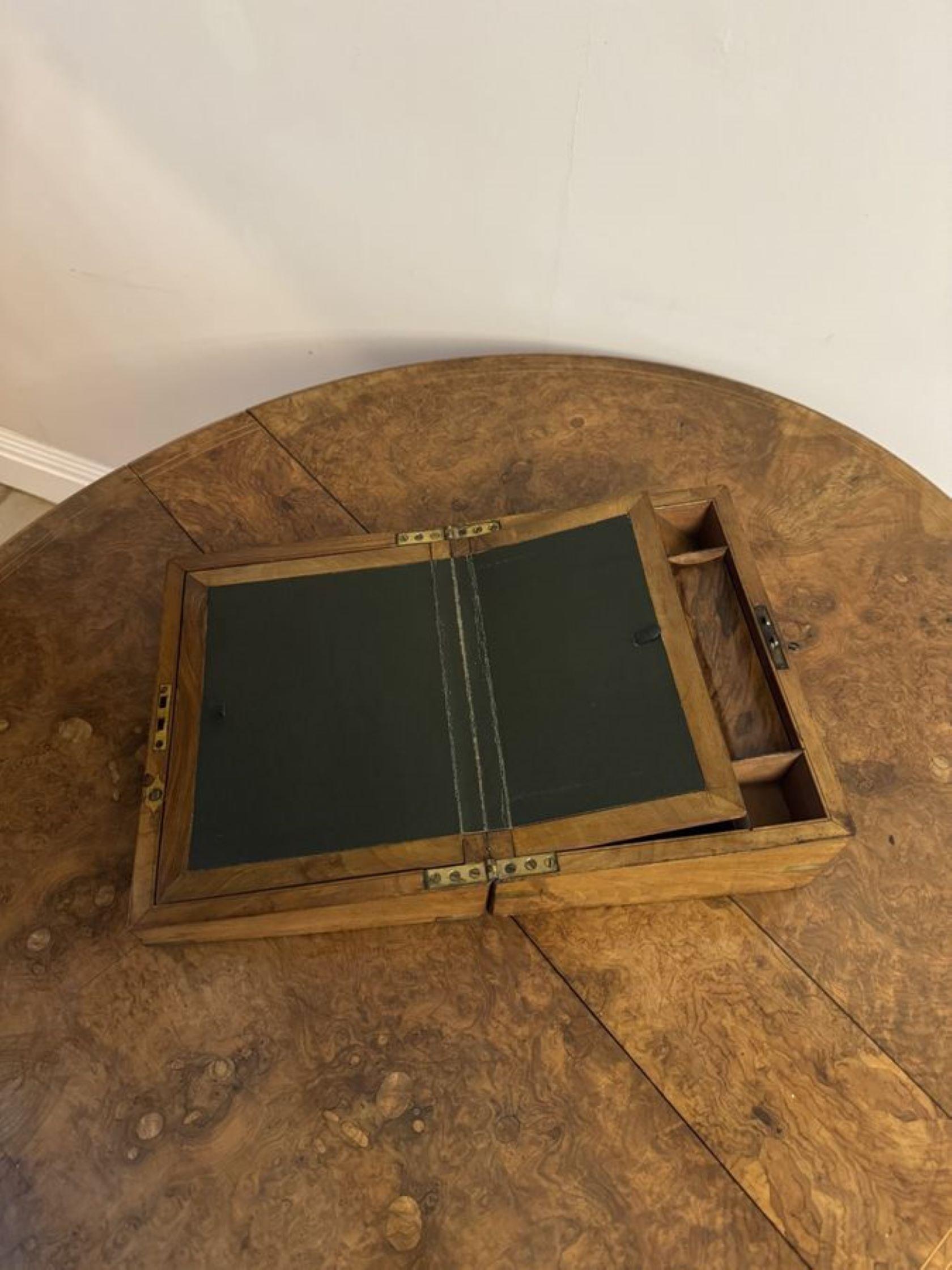 Caja de escritura antigua victoriana de nogal con rebabas y latón de gran calidad en Bueno Estado en Ipswich, GB