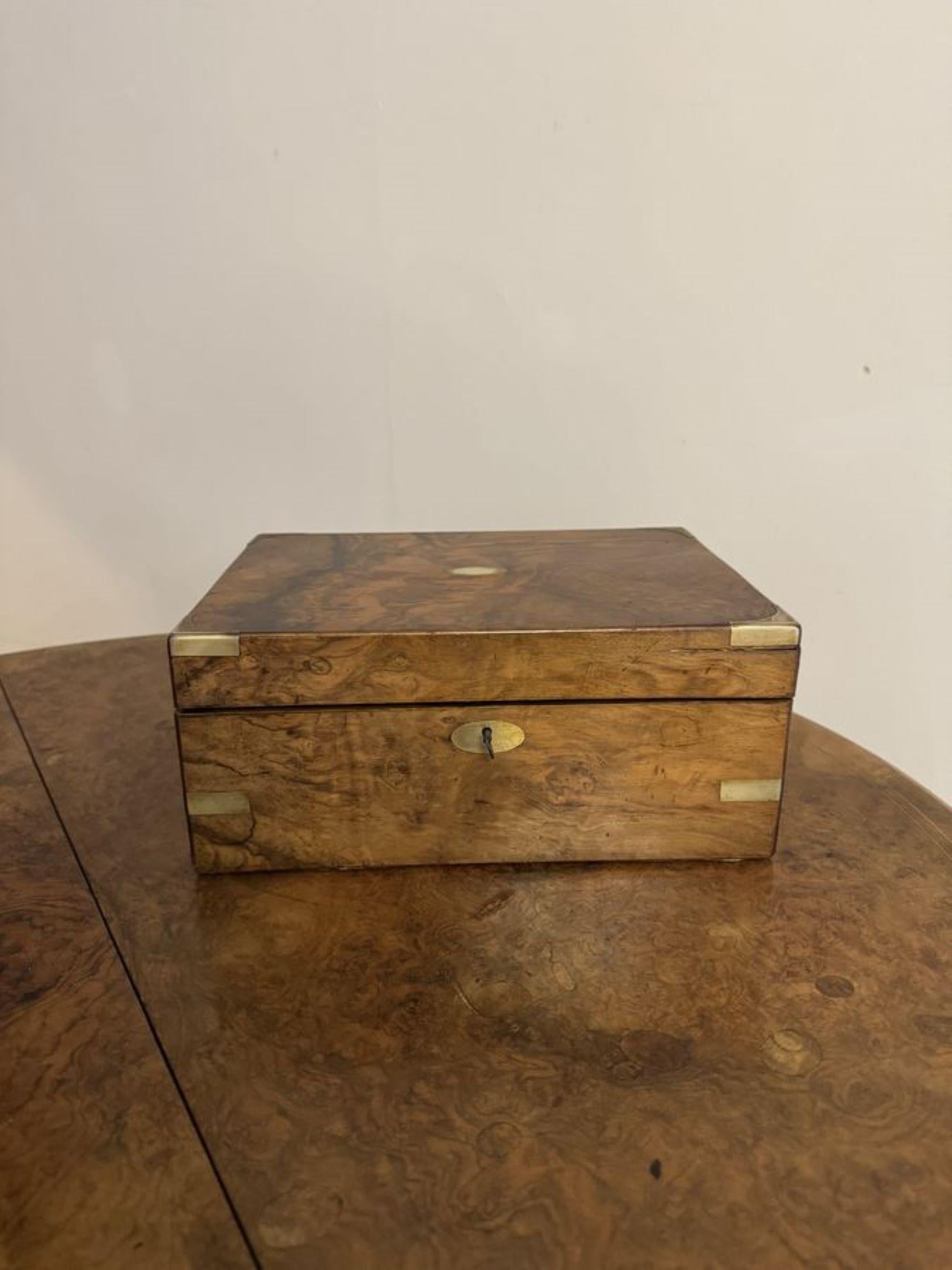 Caja de escritura antigua victoriana de nogal con rebabas y latón de gran calidad 3