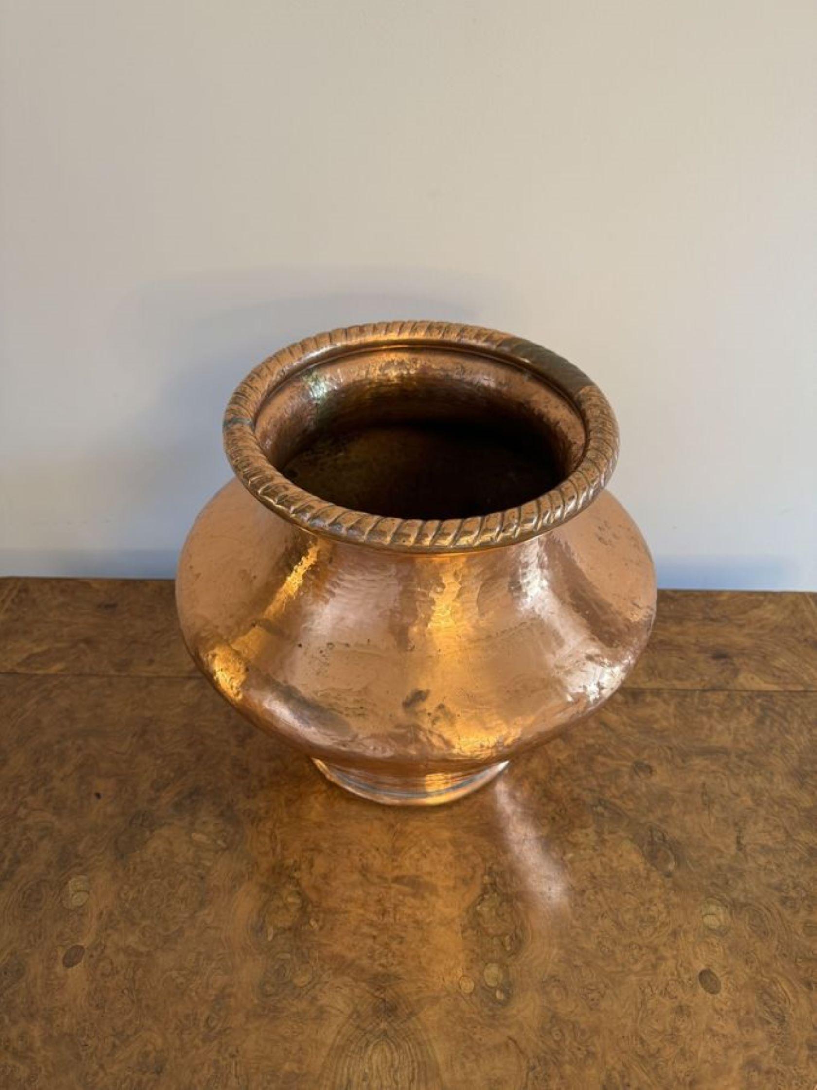 Lovely quality antique Victorian copper jardiniere, having a quality antique Victorian copper jardiniere, with a shaped body with a rope twist neck, raised on a circular shaped base.

D. 1880