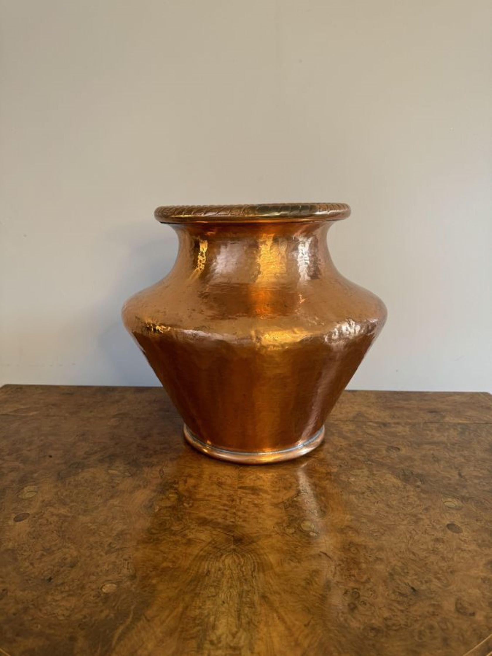 Lovely quality antique Victorian copper jardiniere  In Good Condition For Sale In Ipswich, GB