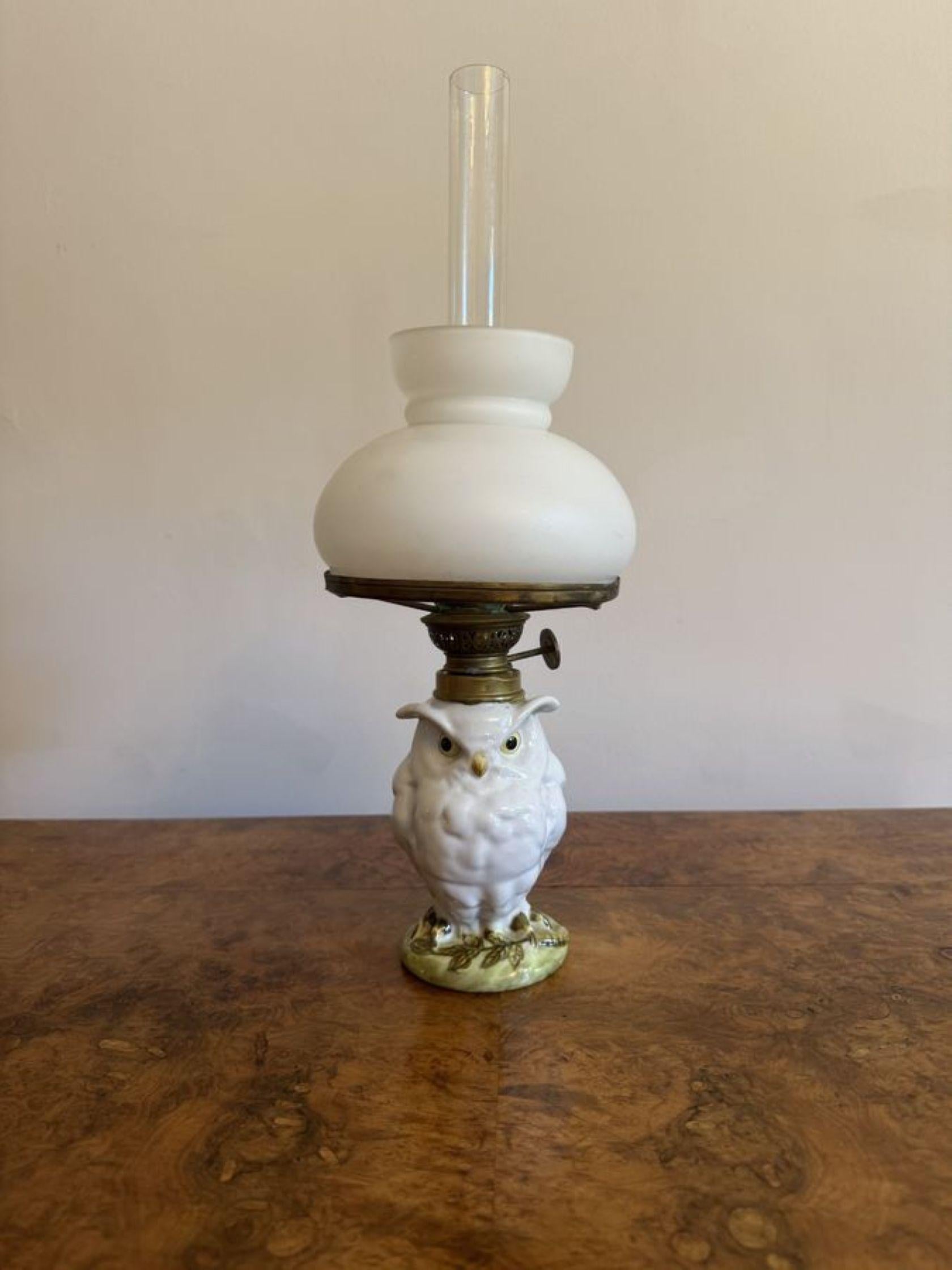 Lovely quality antique Victorian porcelain owl oil lamp For Sale 2