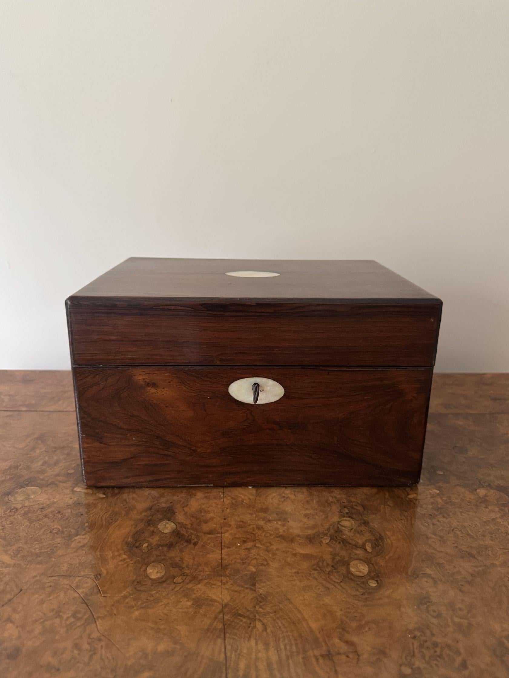 Un'incantevole scatola di vanità in legno di palissandro di epoca vittoriana di alta qualità in vendita 5