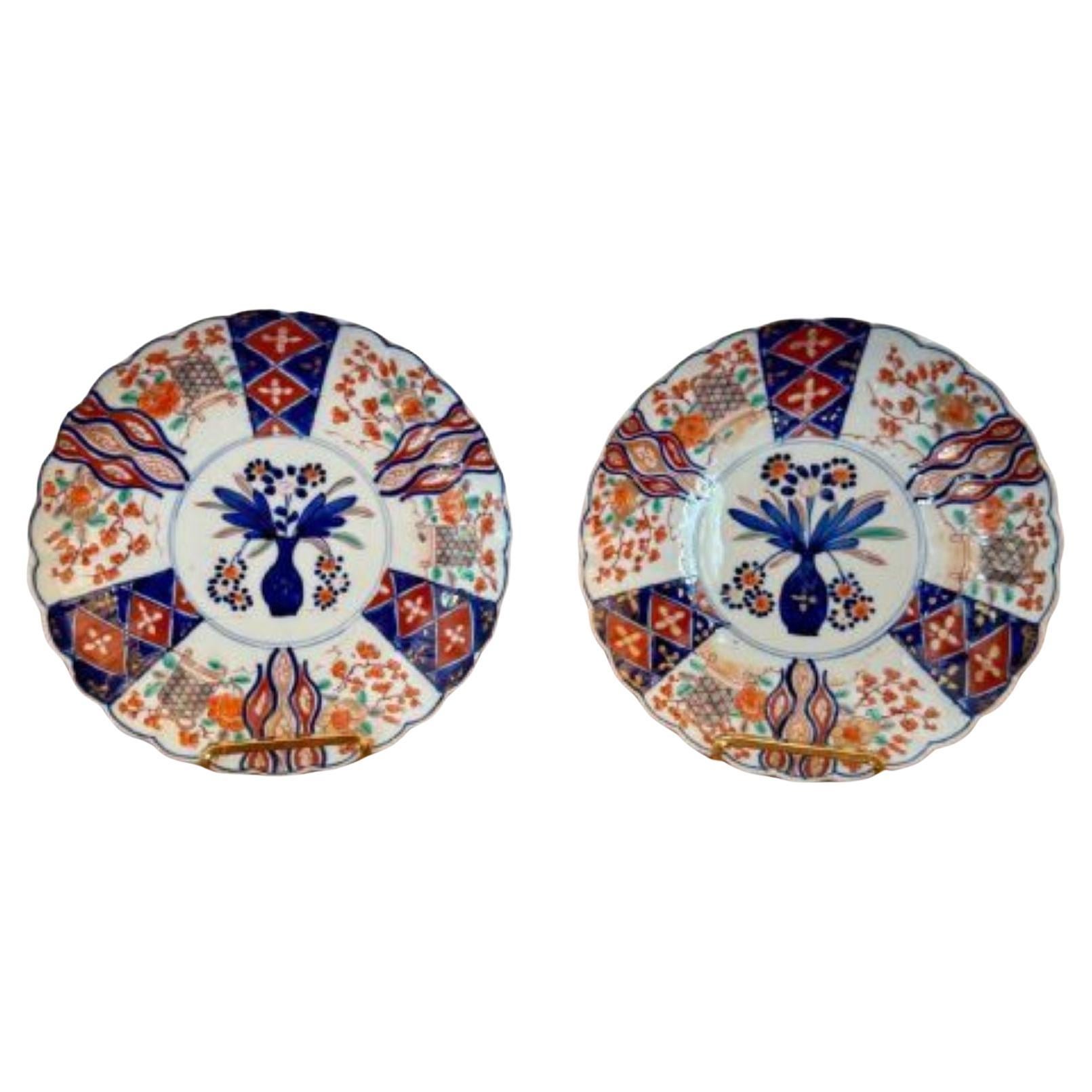 Paire d'assiettes japonaises Imari de très belle qualité en vente