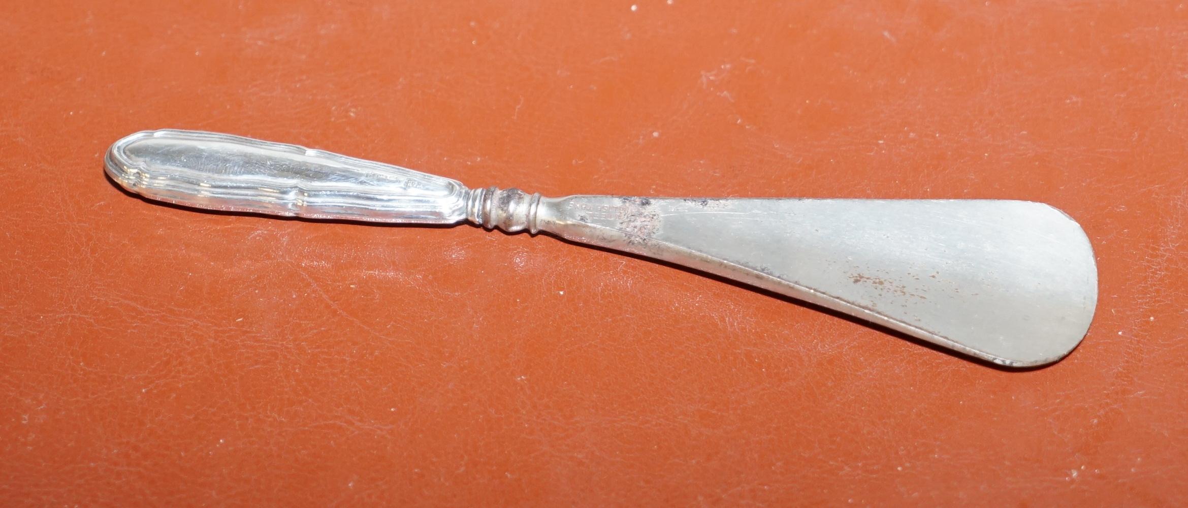 We are delighted to offer for sale this lovely small 1919 Birmingham made sterling silver handled shoe horn

A very good looking well made and decorative piece, the handle is fully hallmarked with a makers mark of W&H, the ships anchor for
