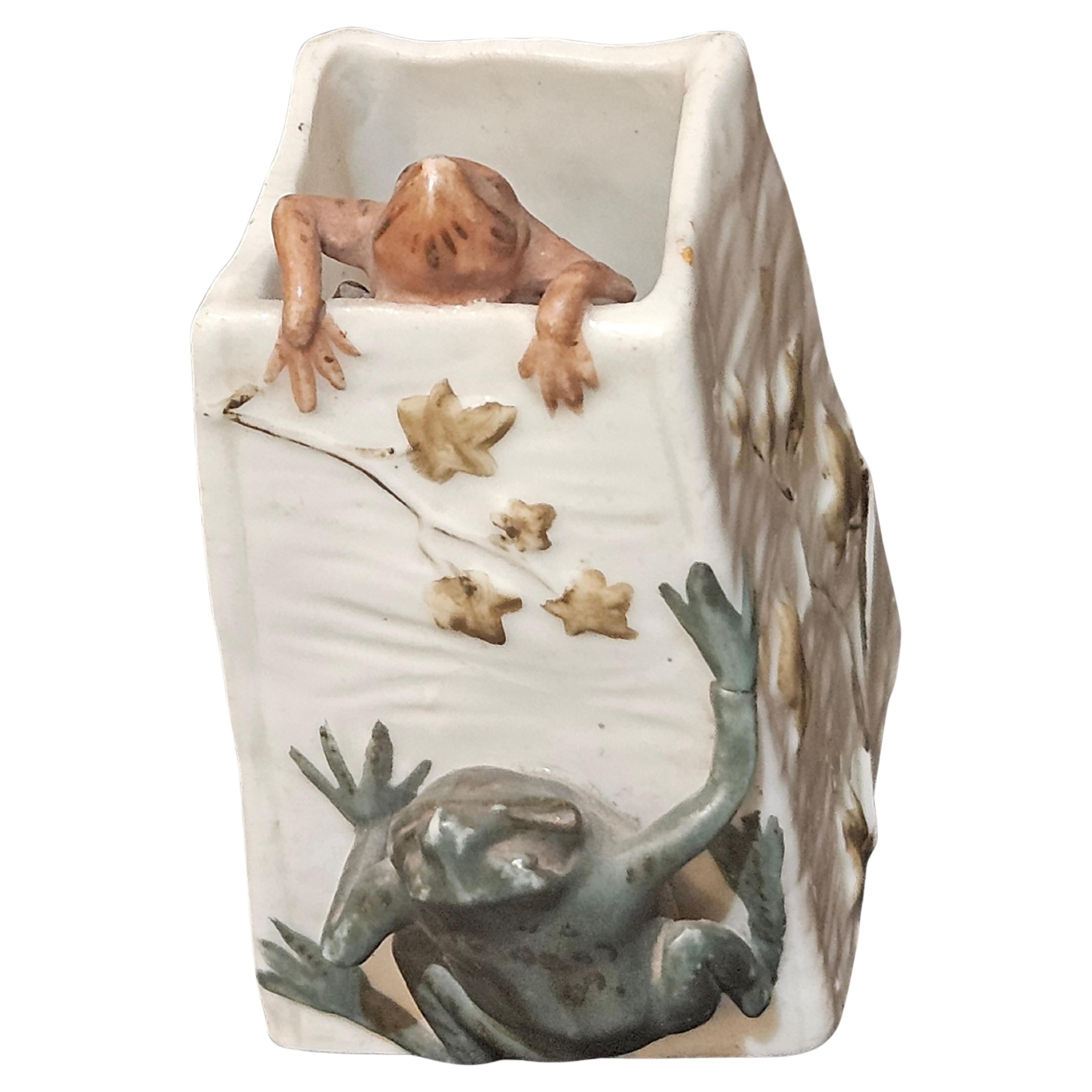 Ravissant et rare vase grenouille en porcelaine italienne d'origine