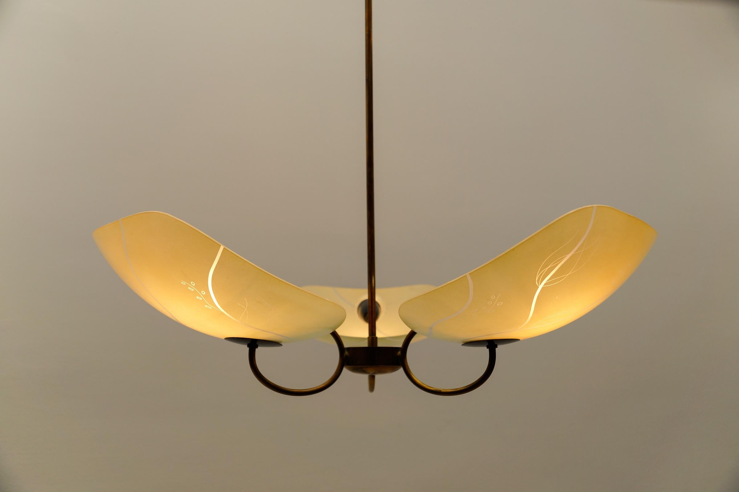 Schöne, seltene, 3-armige Mid-Century-Modern-Hängelampe aus Messing, 1950er Jahre, Italien 3