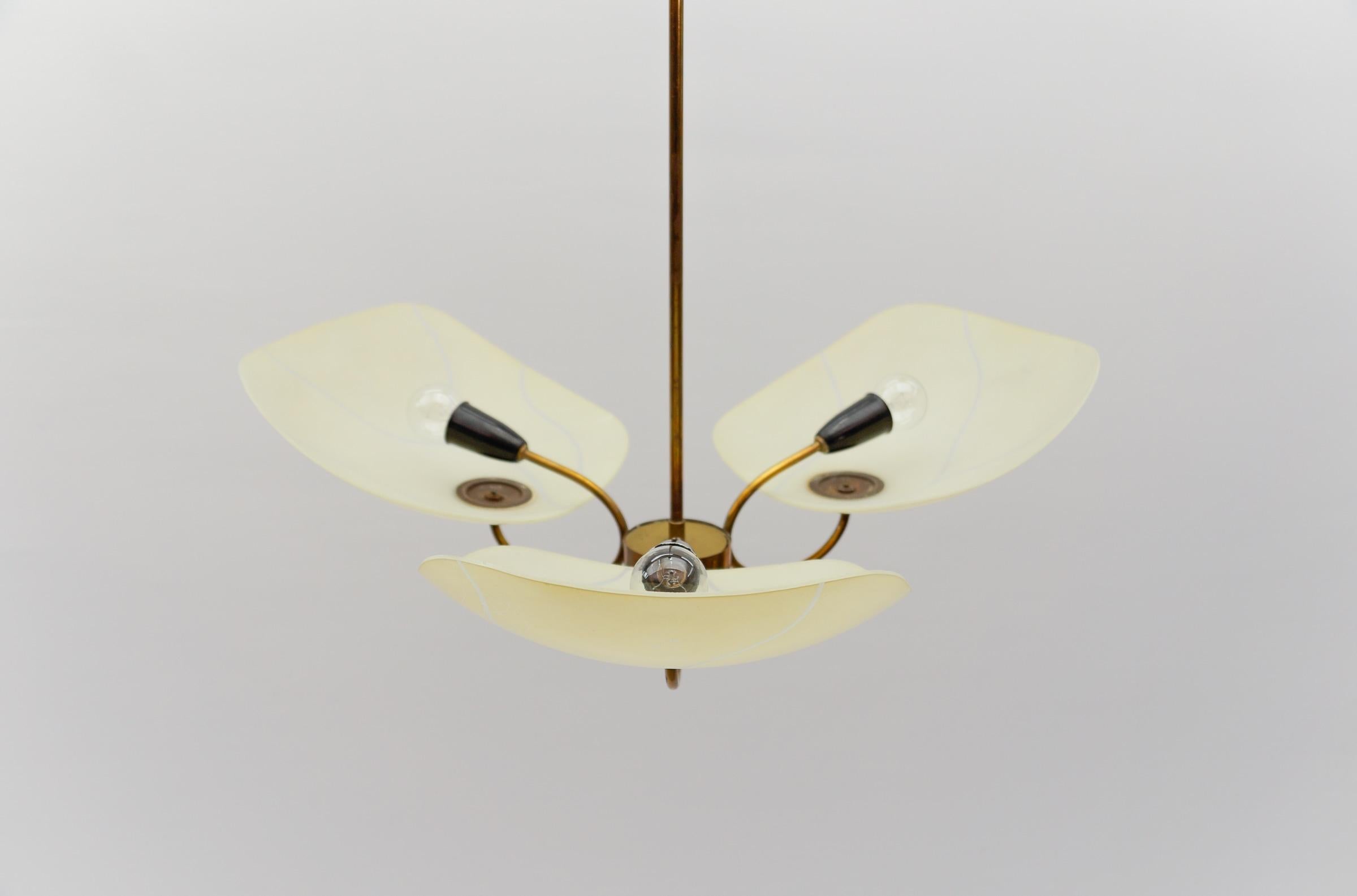 Schöne, seltene, 3-armige Mid-Century-Modern-Hängelampe aus Messing, 1950er Jahre, Italien 6