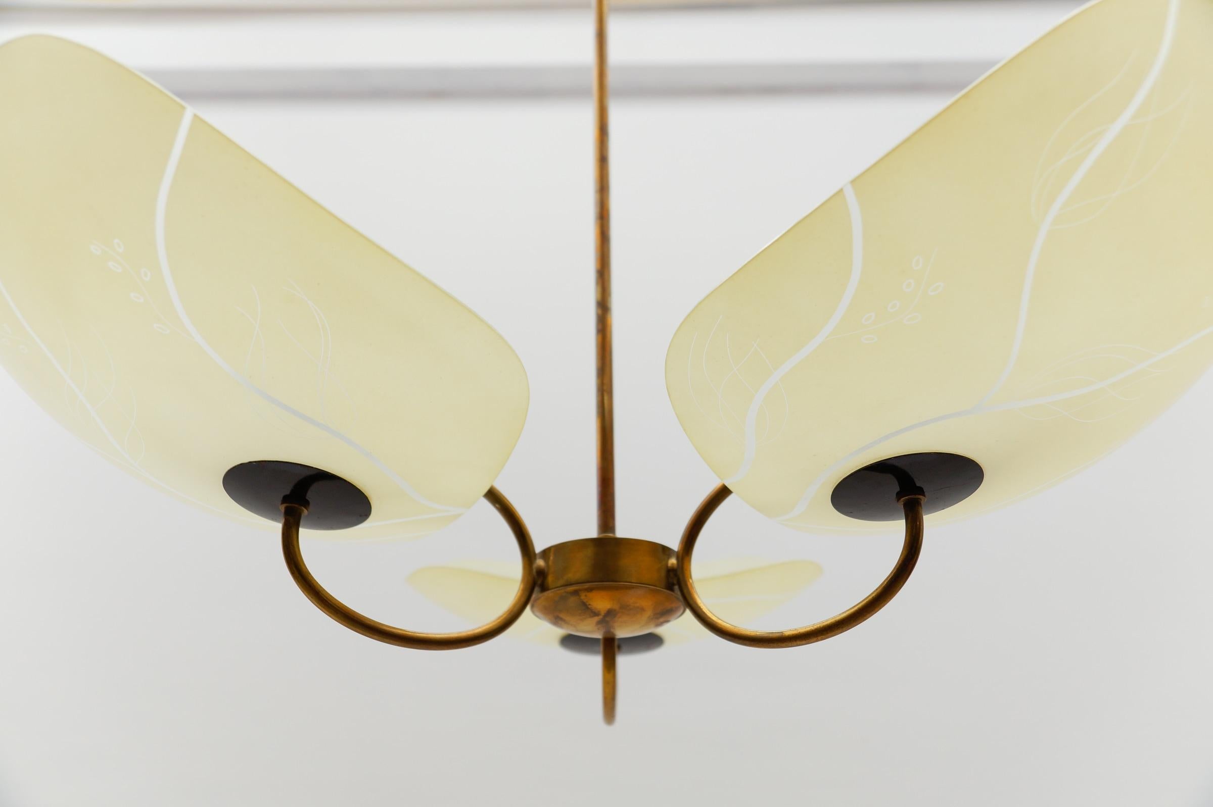 Schöne, seltene, 3-armige Mid-Century-Modern-Hängelampe aus Messing, 1950er Jahre, Italien 8