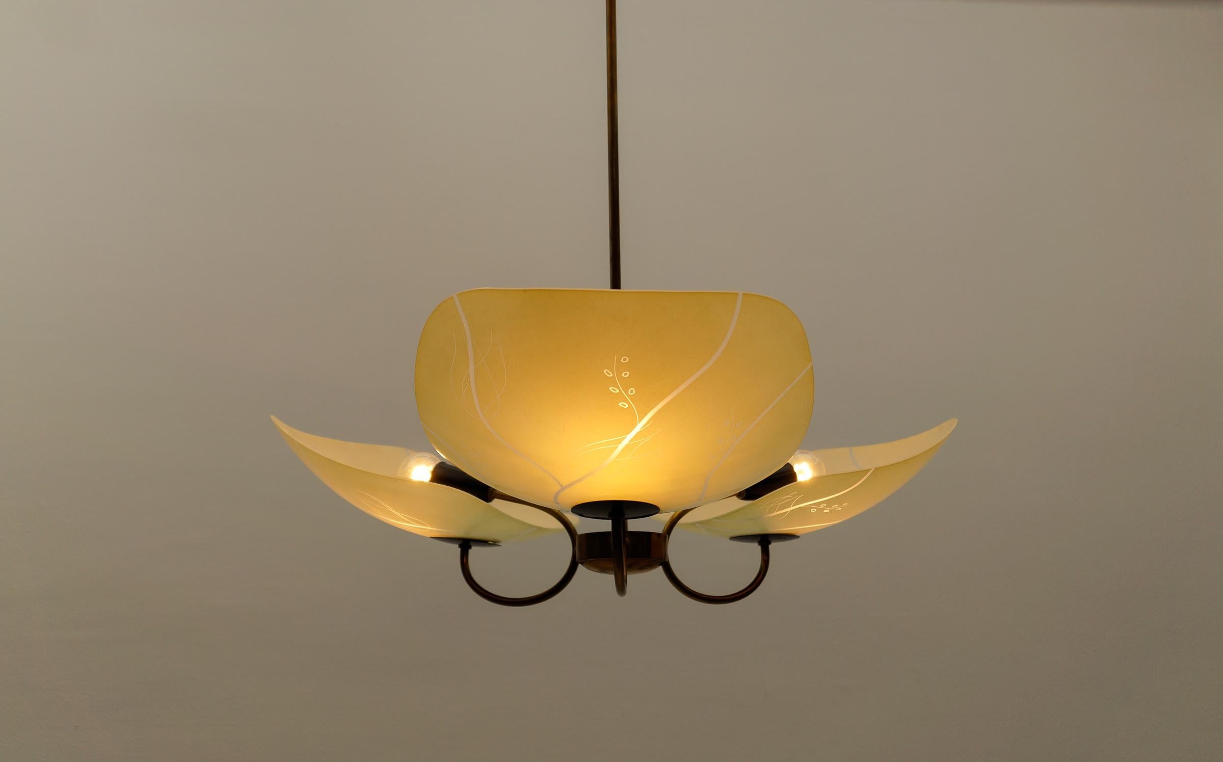 Schöne, seltene, 3-armige Mid-Century-Modern-Hängelampe aus Messing, 1950er Jahre, Italien 9