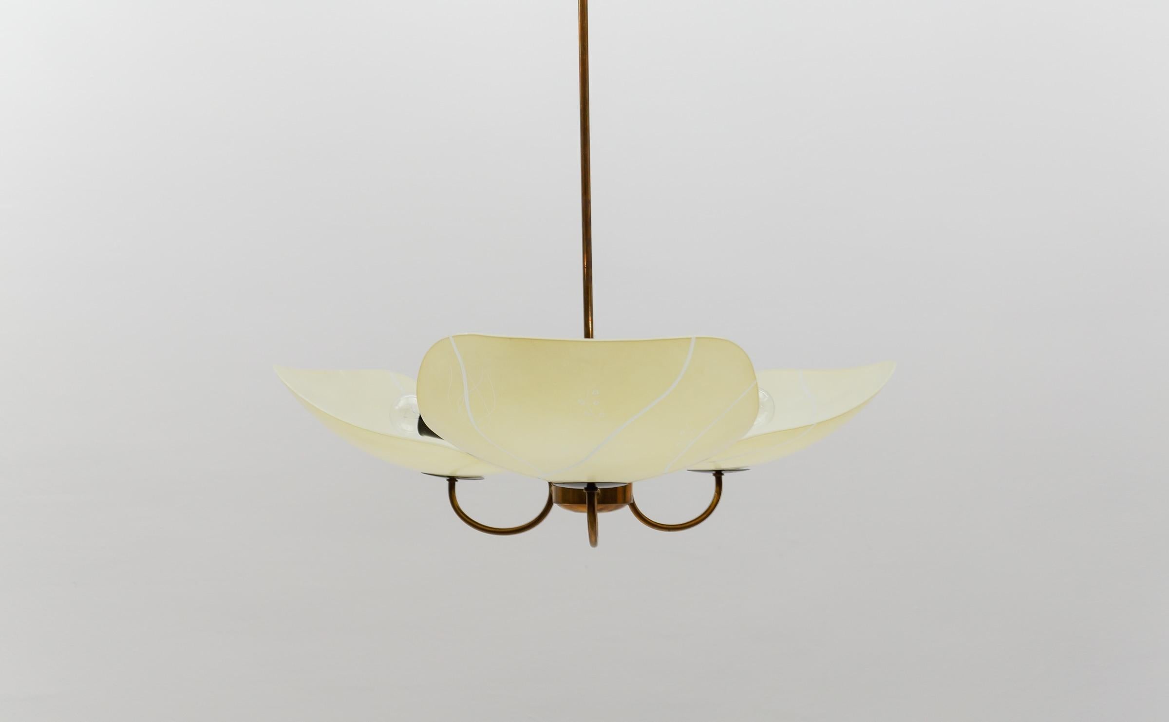 Schöne, seltene, 3-armige Mid-Century-Modern-Hängelampe aus Messing, 1950er Jahre, Italien (Mitte des 20. Jahrhunderts)