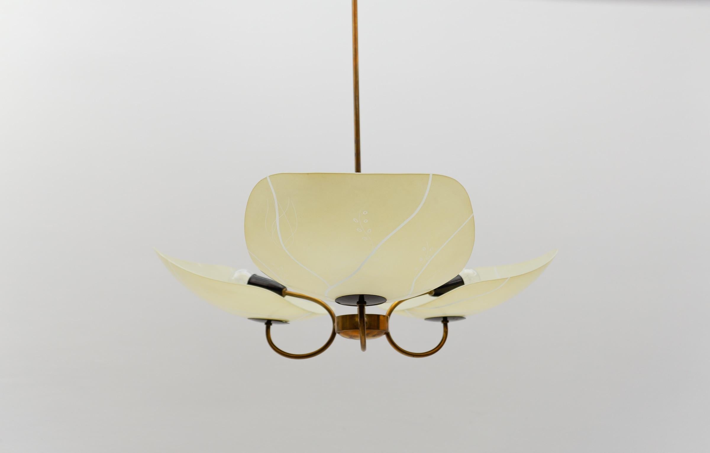 Schöne, seltene, 3-armige Mid-Century-Modern-Hängelampe aus Messing, 1950er Jahre, Italien (Metall)