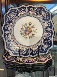Lovely Rare Set of 12 Wedgwood Luncheon Plates
