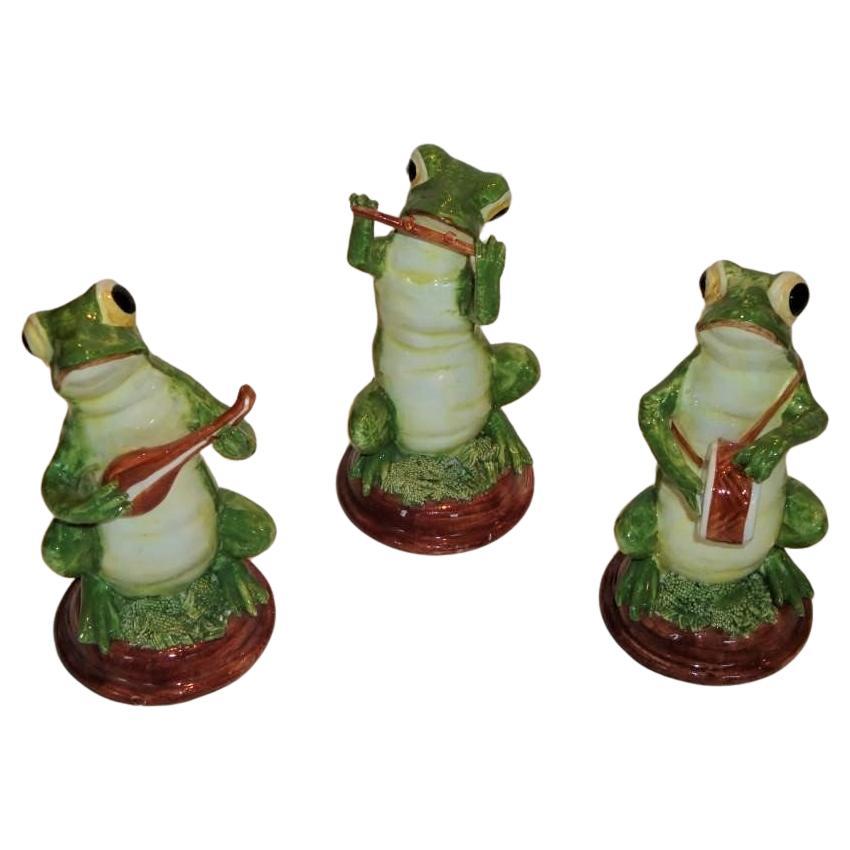  Ravissant ensemble rare de 3 magnifiques grenouilles musicales originales en porcelaine italienne  en vente