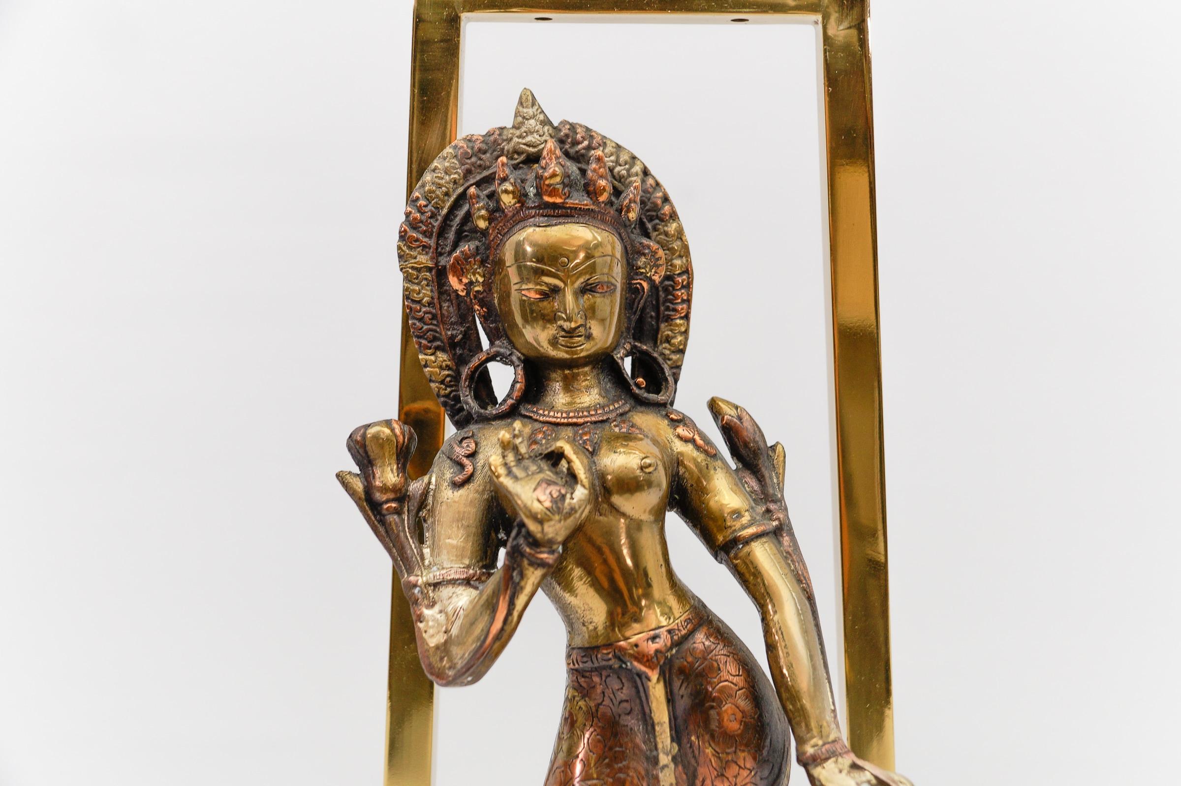 Preciosa y rara lámpara de sobremesa con estatua de Buda de Tara, Moderna de mediados de siglo 1960 en venta 3