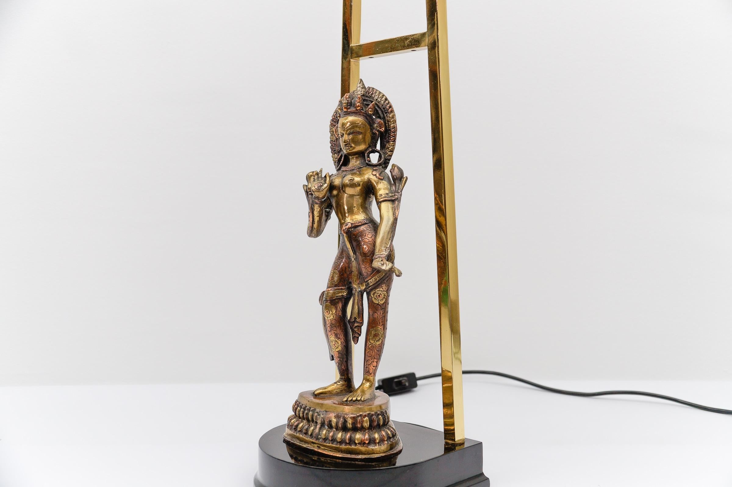 Preciosa y rara lámpara de sobremesa con estatua de Buda de Tara, Moderna de mediados de siglo 1960 en venta 4