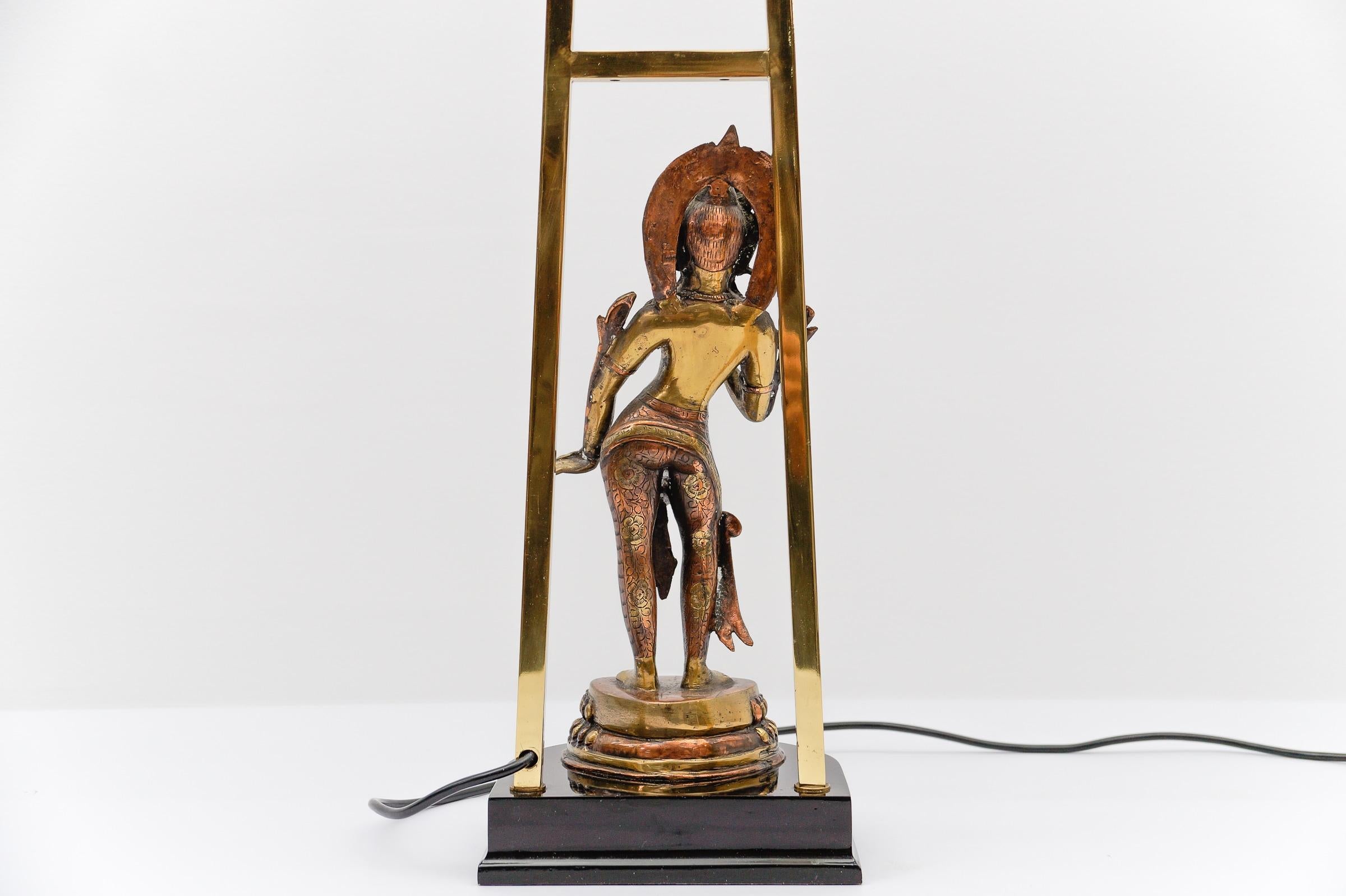 Preciosa y rara lámpara de sobremesa con estatua de Buda de Tara, Moderna de mediados de siglo 1960 en venta 6