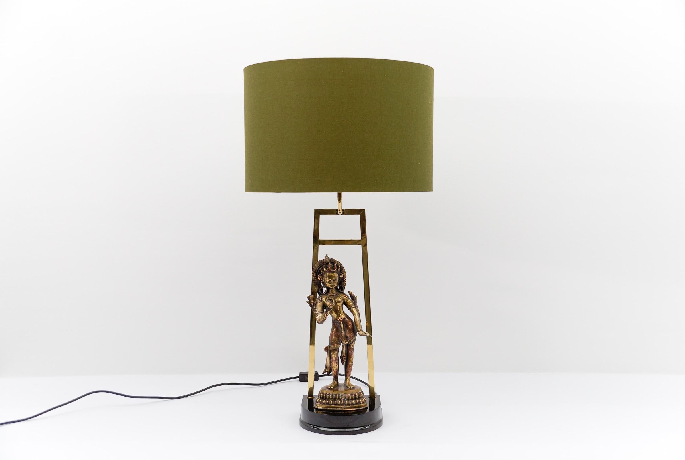 Preciosa y rara lámpara de sobremesa con estatua de Buda de Tara, Moderna de mediados de siglo 1960 Moderno de mediados de siglo en venta