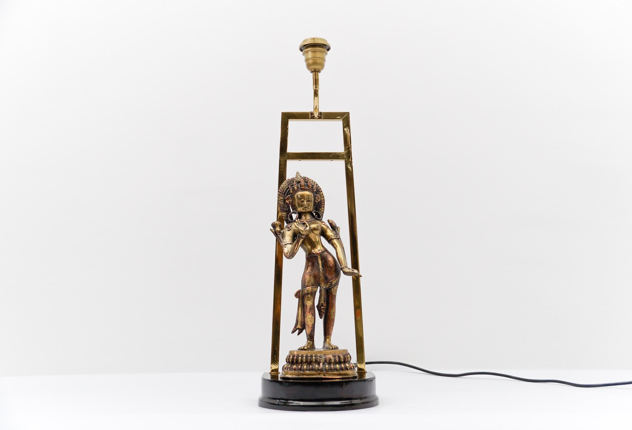 Preciosa y rara lámpara de sobremesa con estatua de Buda de Tara, Moderna de mediados de siglo 1960 en Bueno estado para la venta en Nürnberg, Bayern