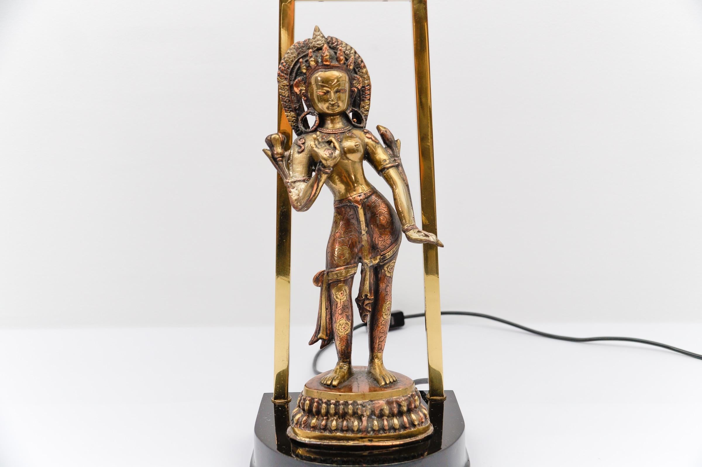 Preciosa y rara lámpara de sobremesa con estatua de Buda de Tara, Moderna de mediados de siglo 1960 en venta 1