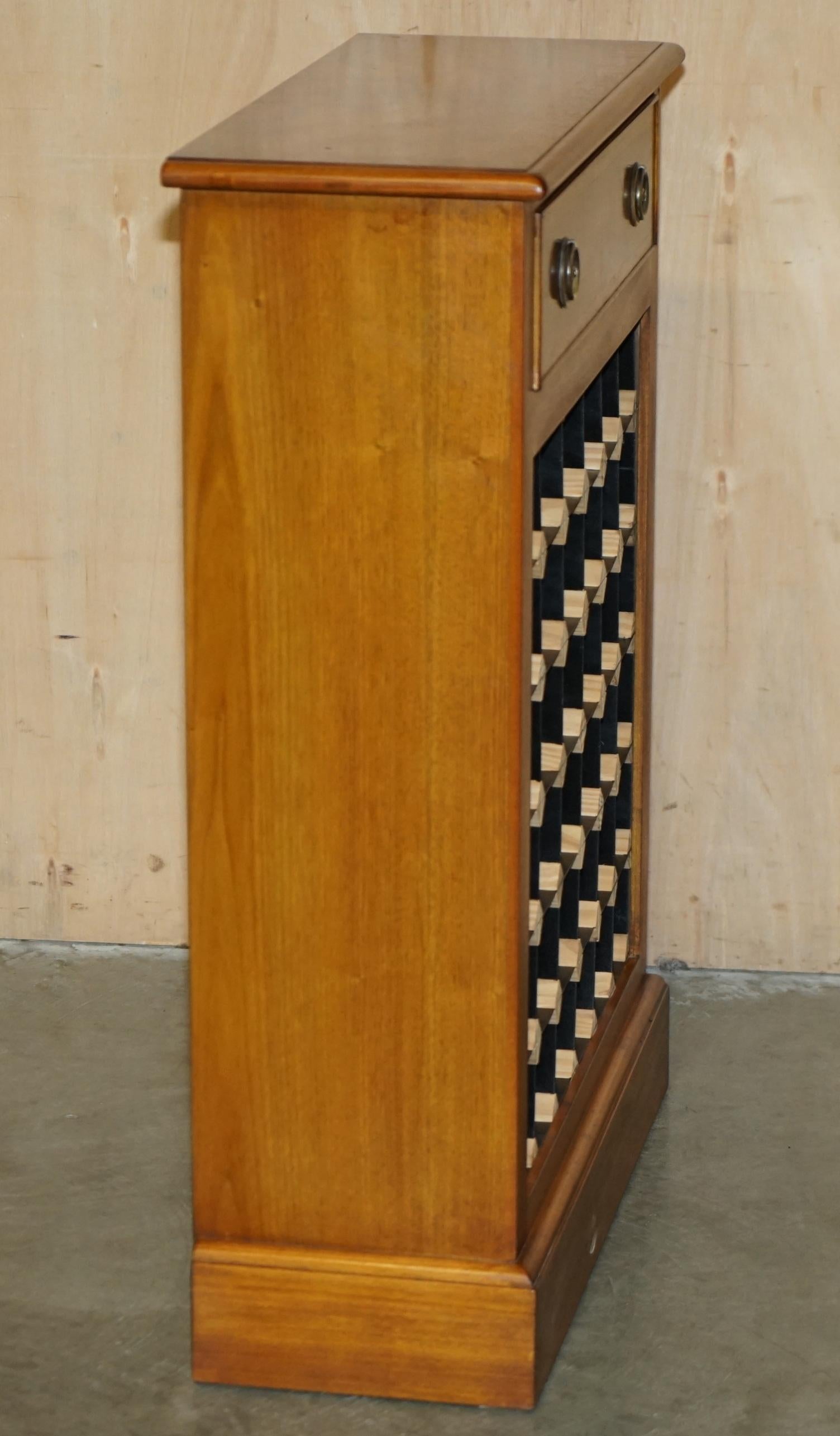 LOVELY RECLAIMED BURR WALNUT 36 BOTTLE WINE CHAMPAGNE RACK SiDEBOARD WITH DRAWER in vendita 4
