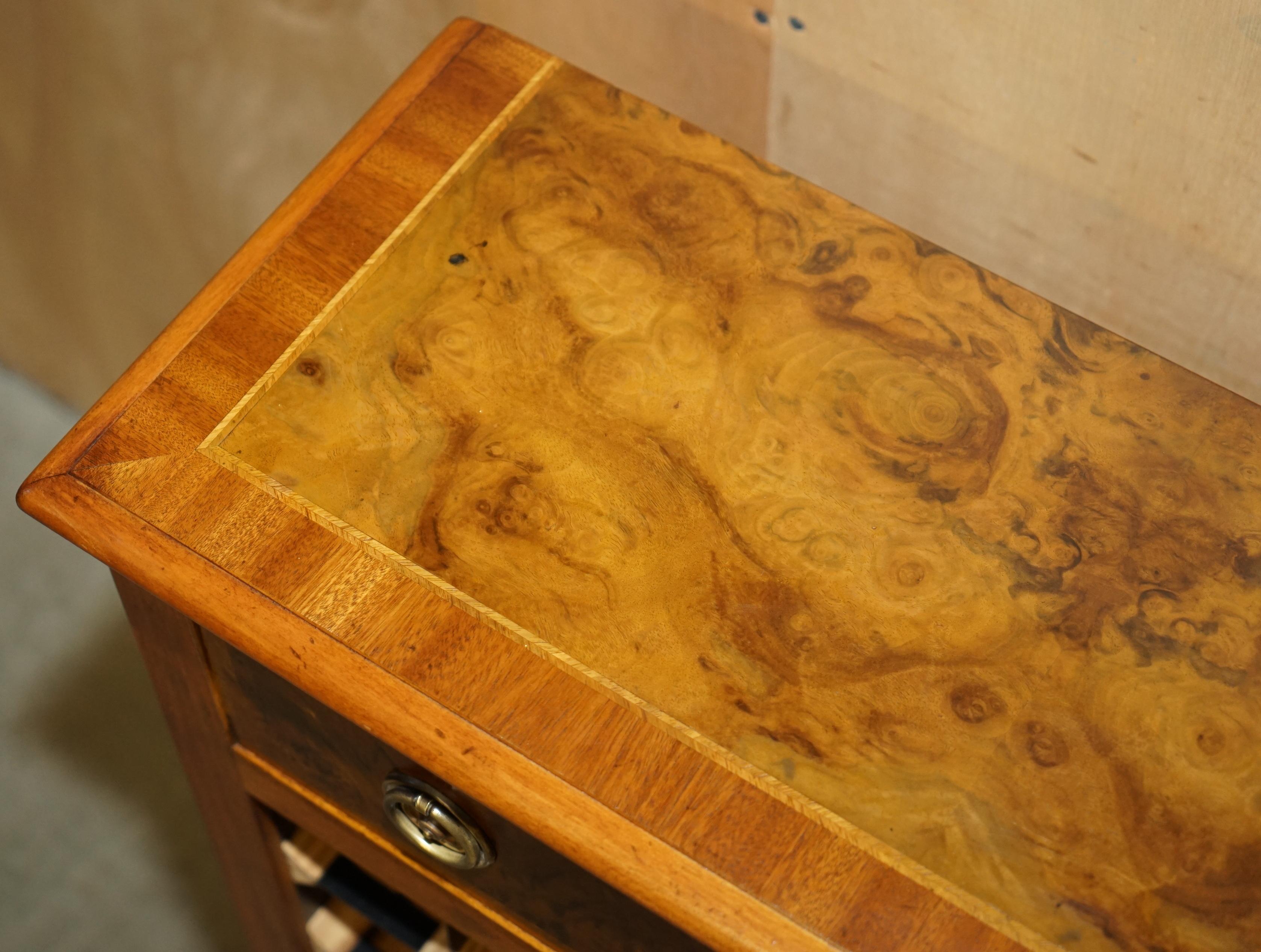 Europeo LOVELY RECLAIMED BURR WALNUT 36 BOTTLE WINE CHAMPAGNE RACK SiDEBOARD WITH DRAWER in vendita