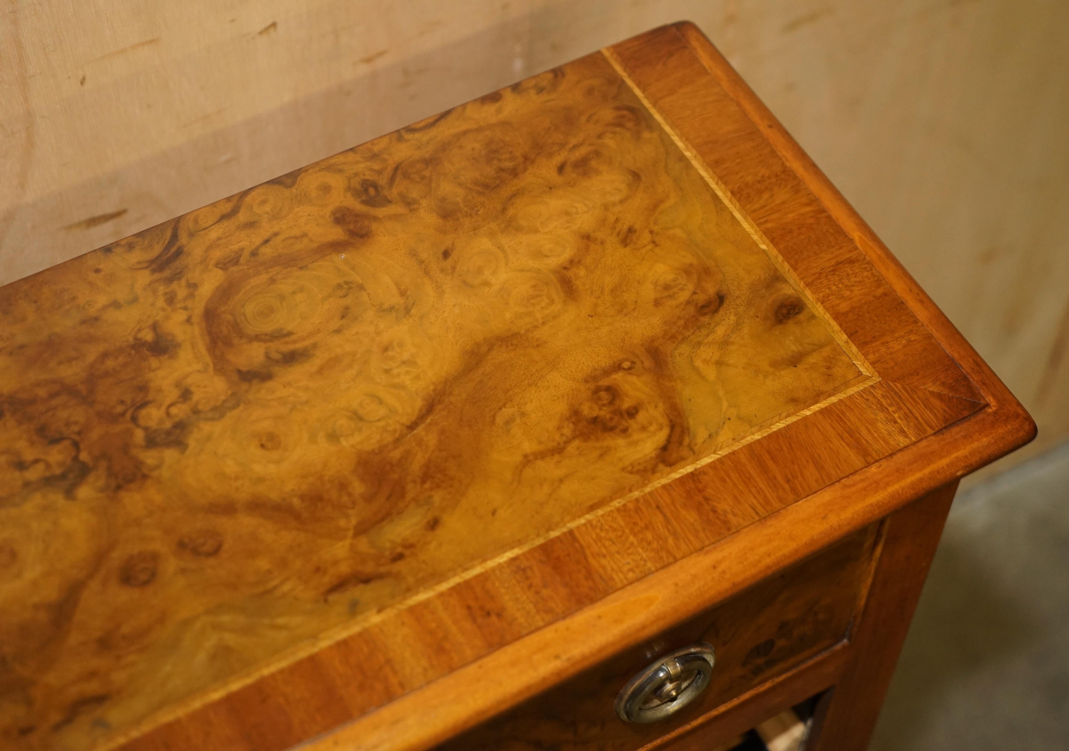 Fatto a mano LOVELY RECLAIMED BURR WALNUT 36 BOTTLE WINE CHAMPAGNE RACK SiDEBOARD WITH DRAWER in vendita