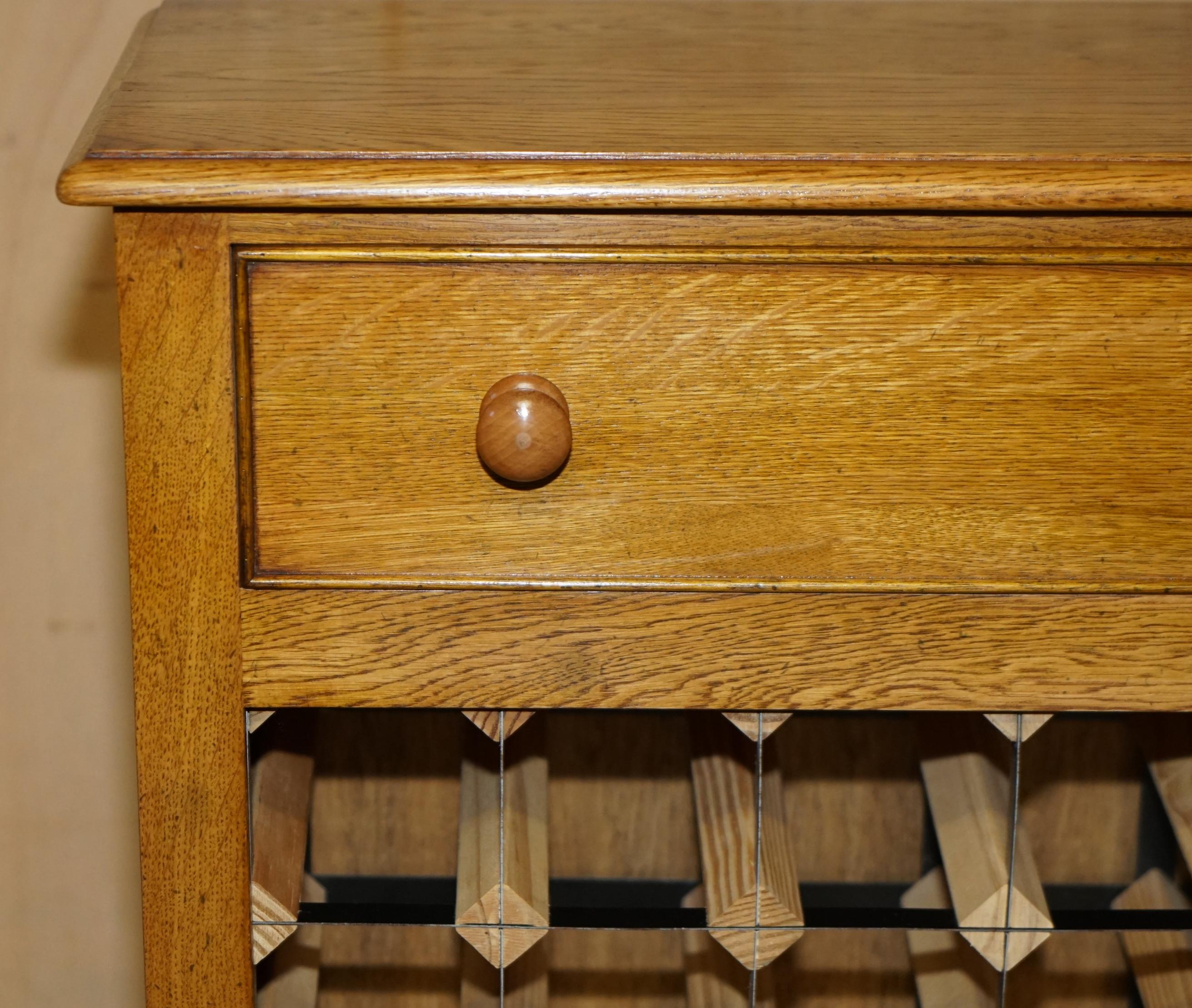 LOVELY RECLAIMED POLLARD OAK 36 BOTTLE WINE CHAMPAGNE RACK SIDEBOARD WiTH DRAWER In Good Condition For Sale In West Sussex, Pulborough