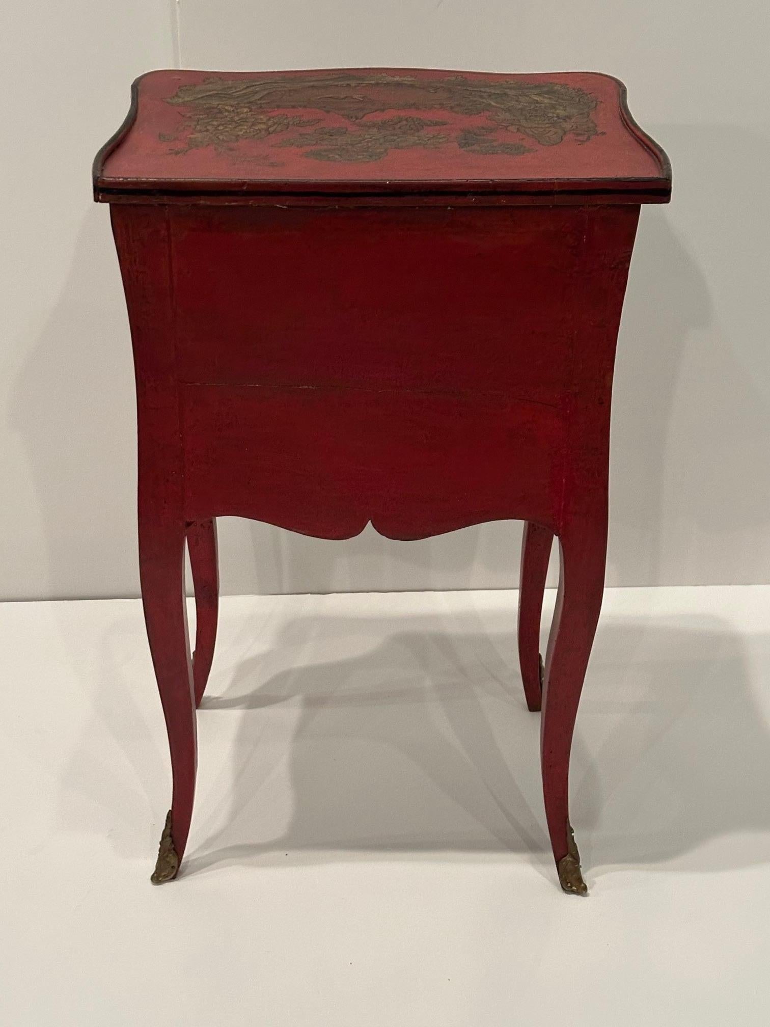 Jolie table d'appoint chinoiseries ancienne rouge et or en vente 3