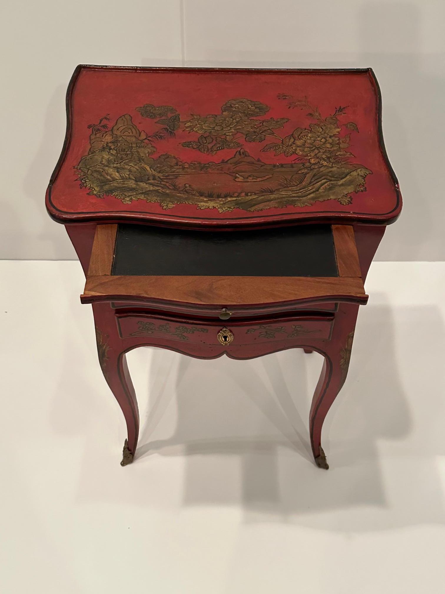 Chinoiseries Jolie table d'appoint chinoiseries ancienne rouge et or en vente