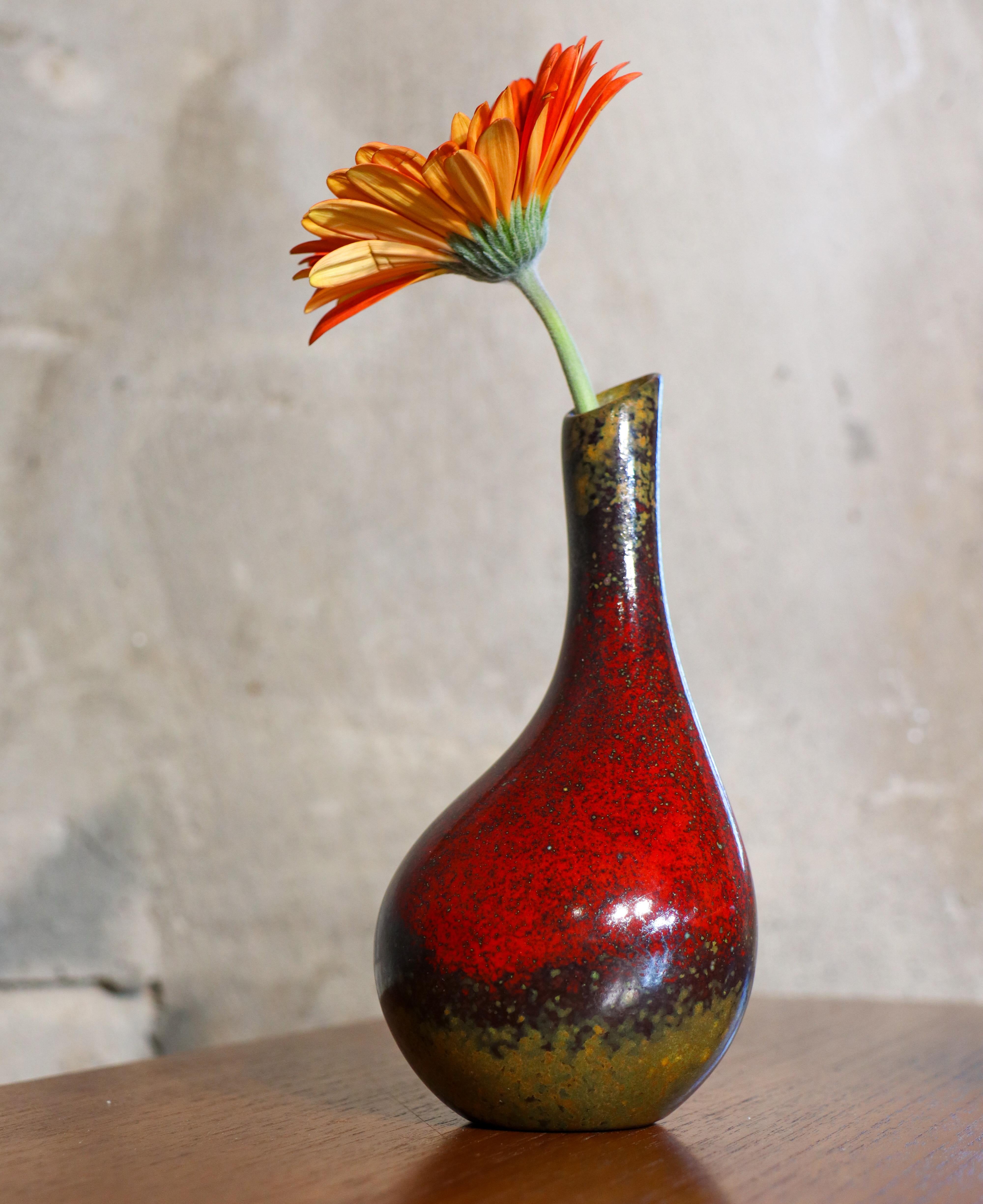 Hübsche rote Vase, Eathenware von Hans Hedberg, Biot, Frankreich im Angebot 2