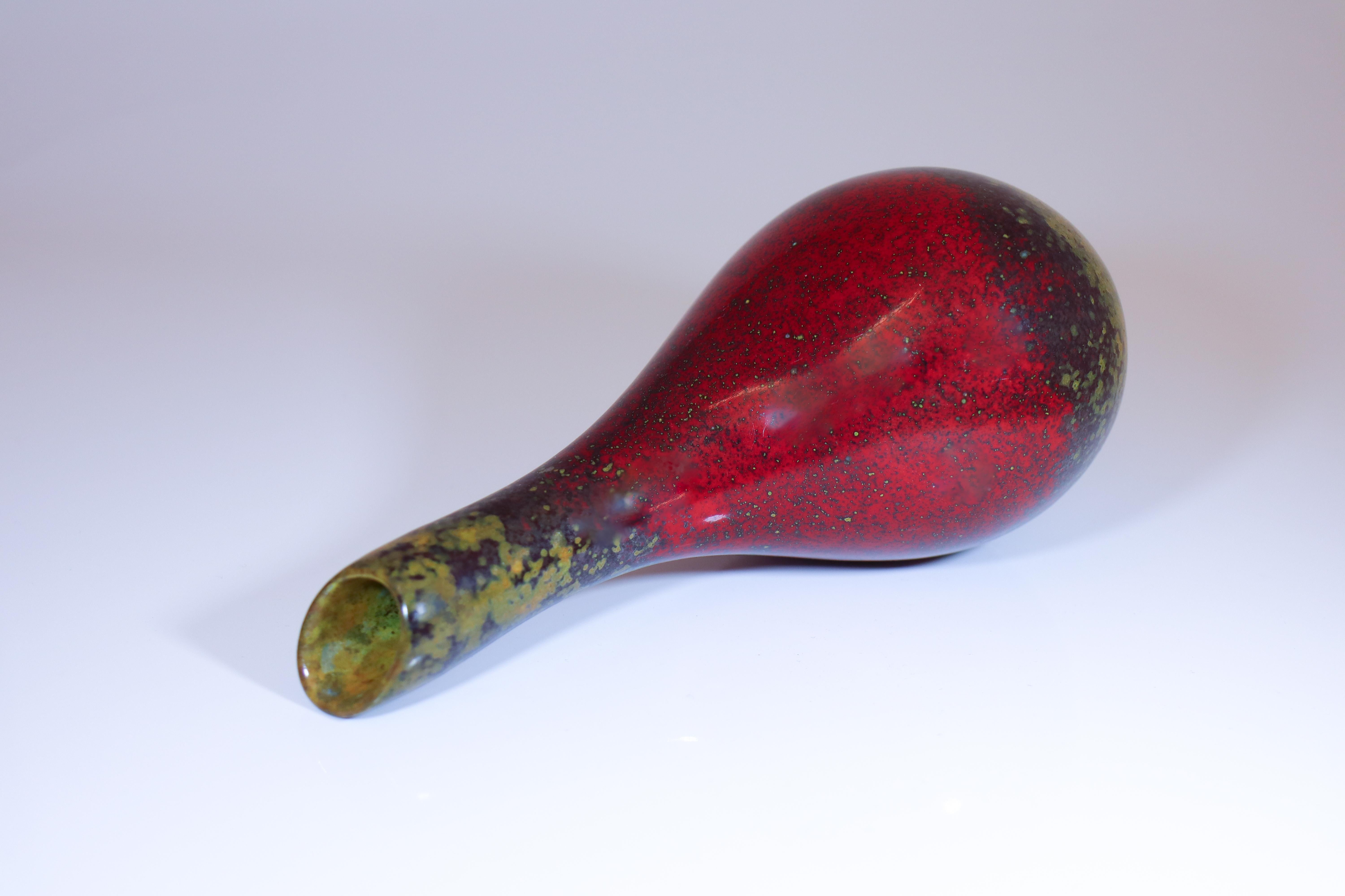 Hübsche rote Vase, Eathenware von Hans Hedberg, Biot, Frankreich (Französisch) im Angebot