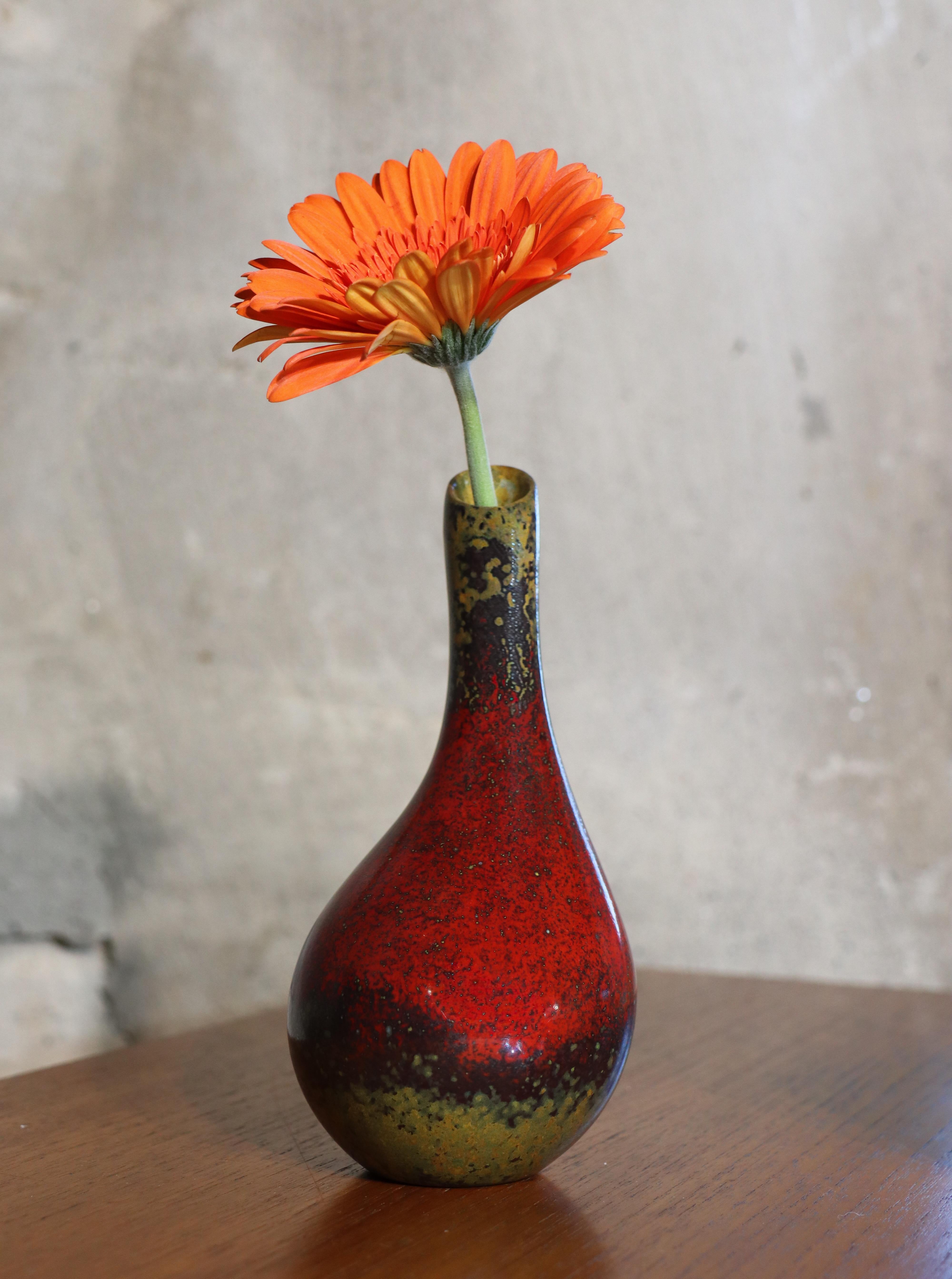 Hübsche rote Vase, Eathenware von Hans Hedberg, Biot, Frankreich im Angebot 1