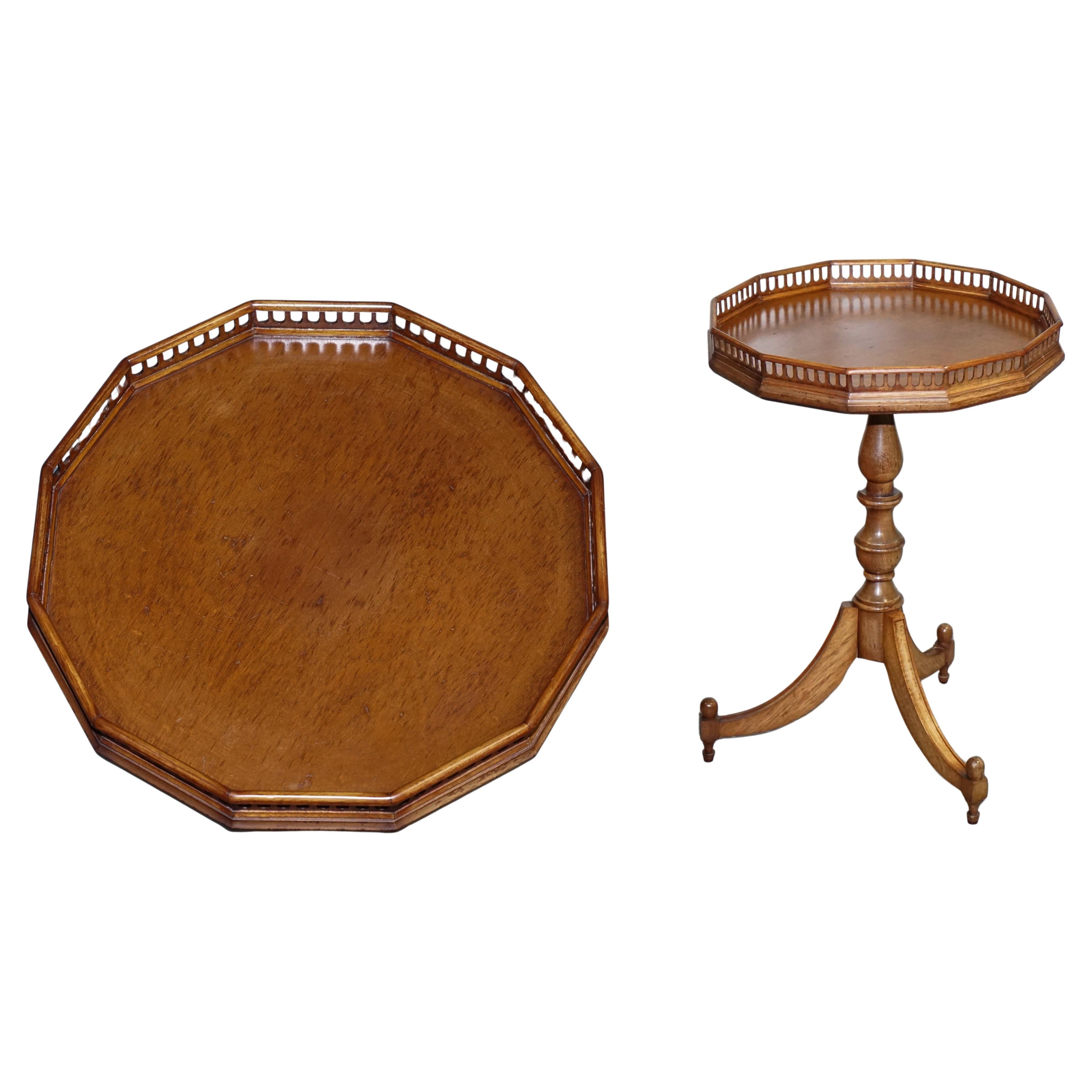 LOVELY REGENCY STYLE GALLERY RAIL SiDE END LAMP TABLE For Sale