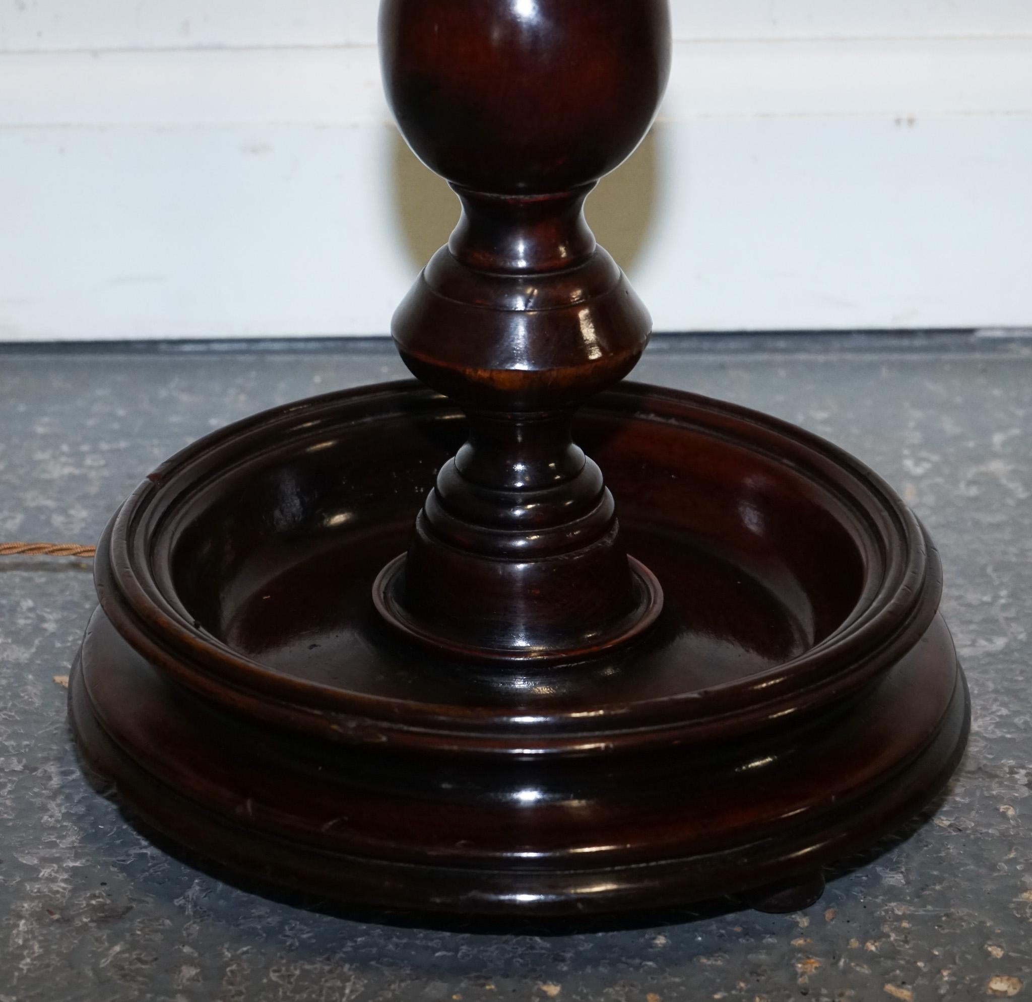 Hardwood LOVELY RESTORED EDWARDIAN HARDWOOD BARLEY TWiST FLOOR LAMP For Sale