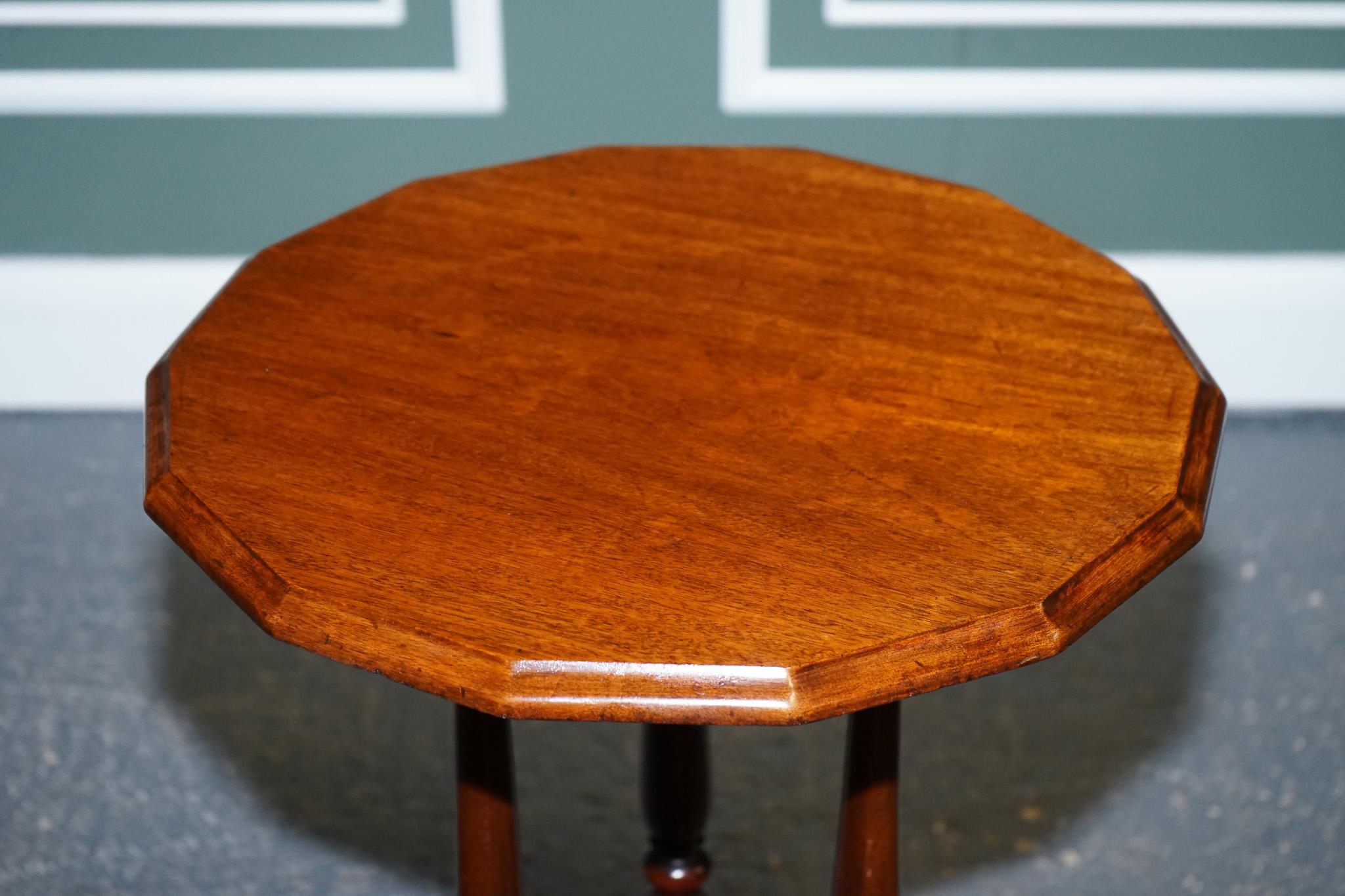 Lovely Restored Hardwood Hexagon Side Table with Curved Spade Feet For Sale 4