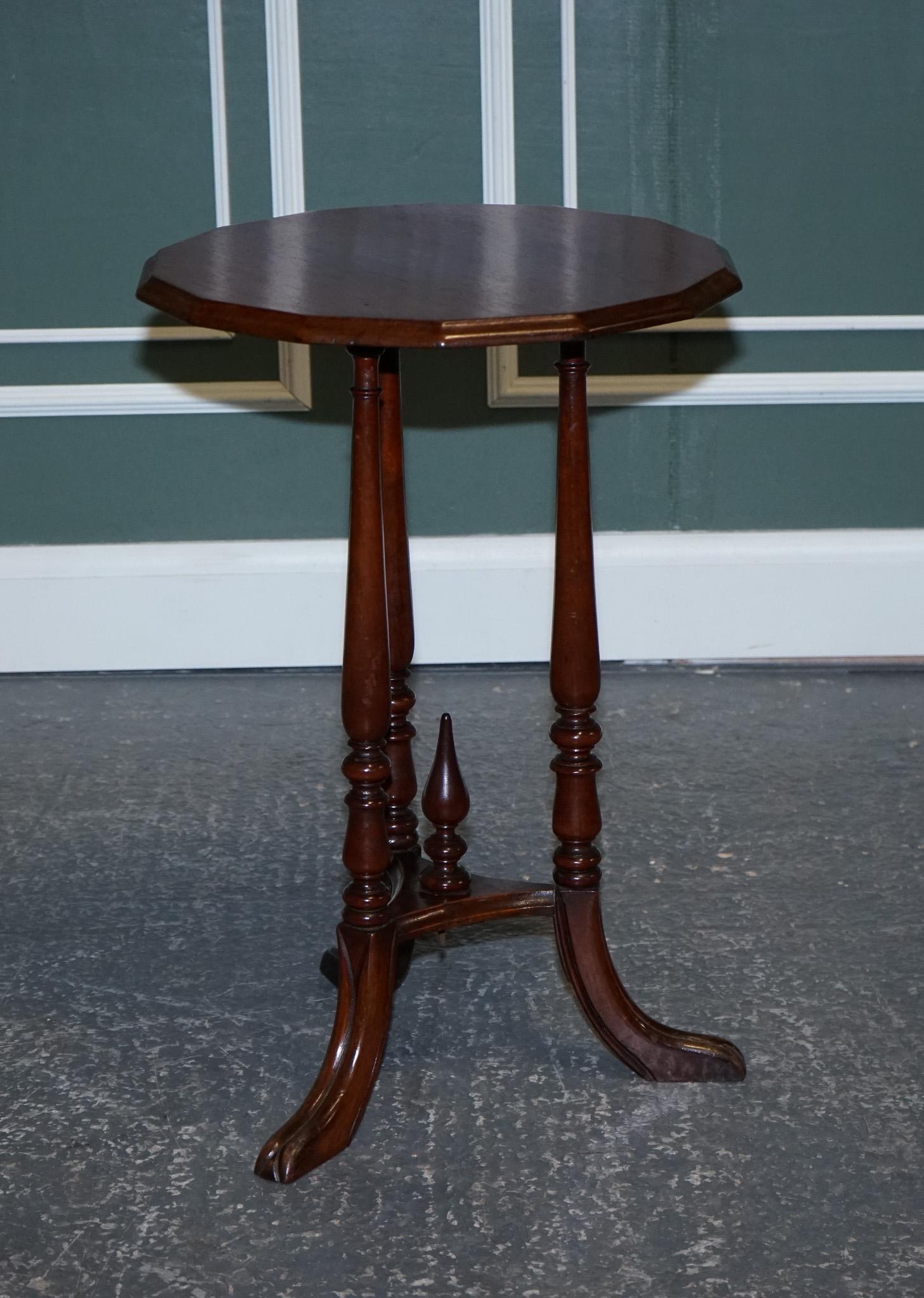 British Lovely Restored Hardwood Hexagon Side Table with Curved Spade Feet For Sale