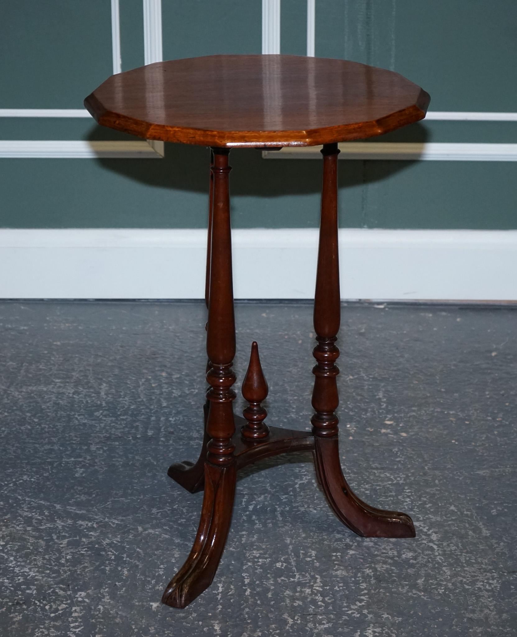 Lovely Restored Hardwood Hexagon Side Table with Curved Spade Feet In Good Condition For Sale In Pulborough, GB