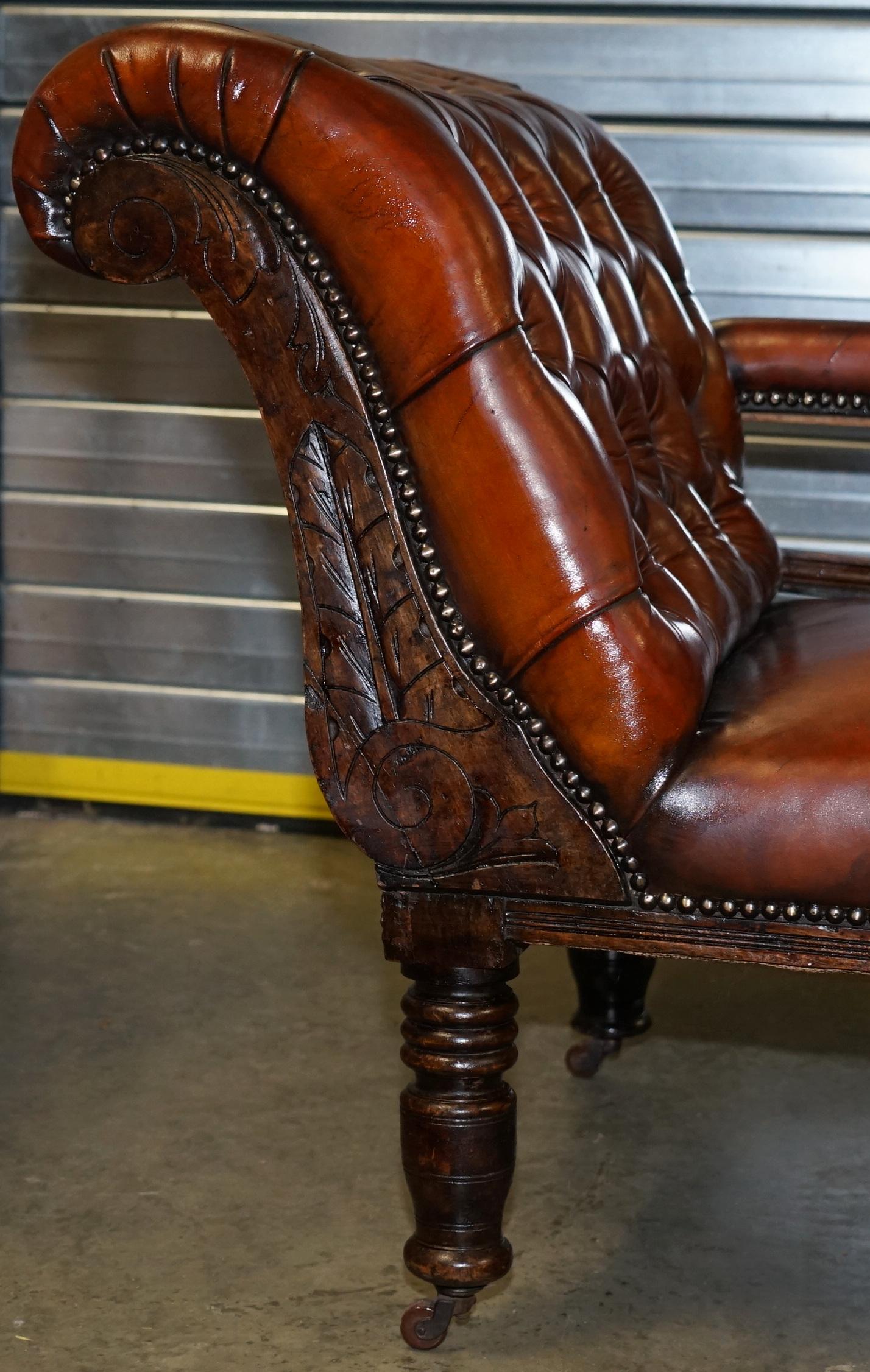 Fait main Magnifique lit de repos Chesterfield en cuir brun cigaré restauré en vente