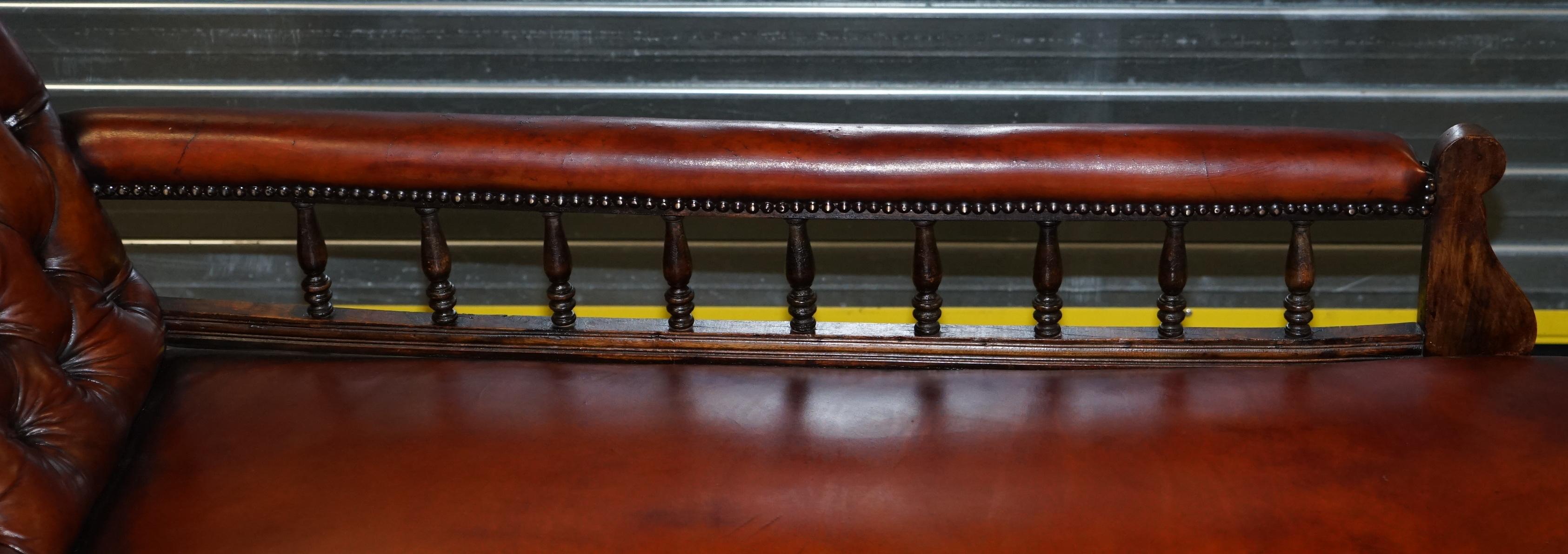 Lovely restauriert viktorianischen Chesterfield Zigarre Brown Leder Chaise Lounge Daybed im Angebot 1