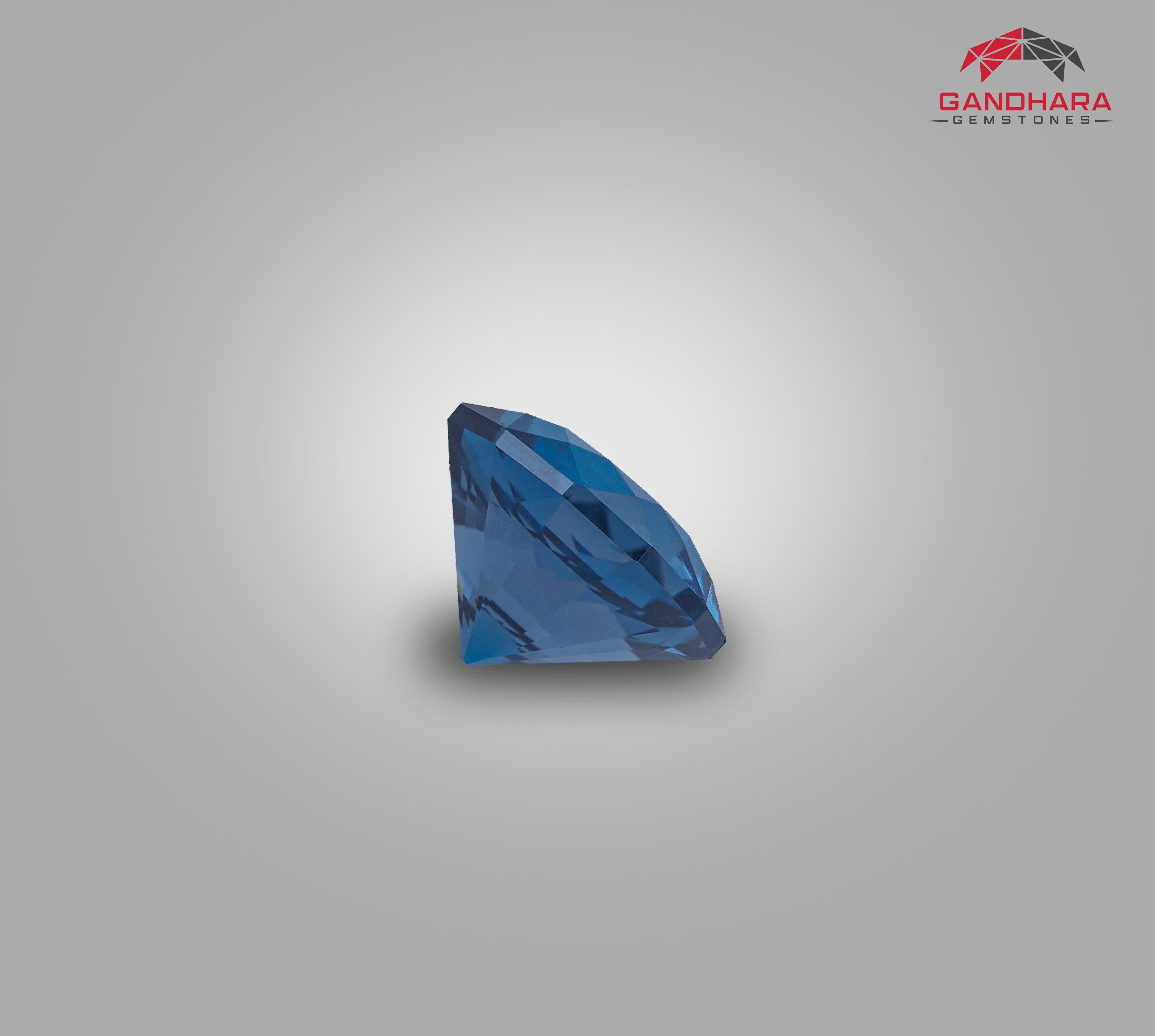 Taglio rotondo Bellissimo anello di Topazio Blu di Londra taglio rotondo da 3,685 carati Topazio pendente in vendita