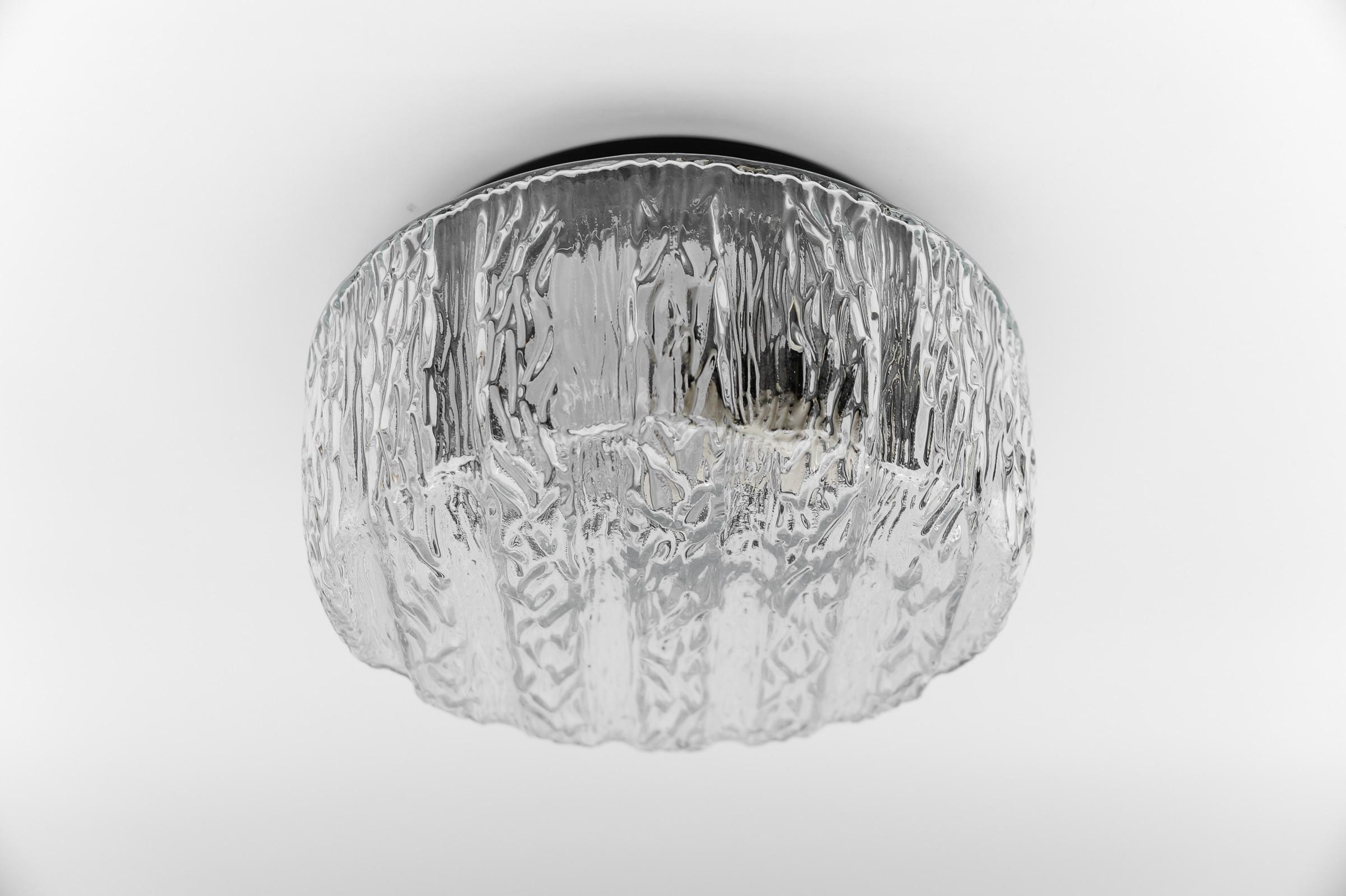 Large Round Glass Flush Mount Light or Wall Lamp, 1960s Germany, 3 available

This lamp need 2 x E27 Edison screw fit bulb is wired, in working condition and runs both on 110 / 230 volt. Dimmable.

Light bulbs are not included.

It is possible to