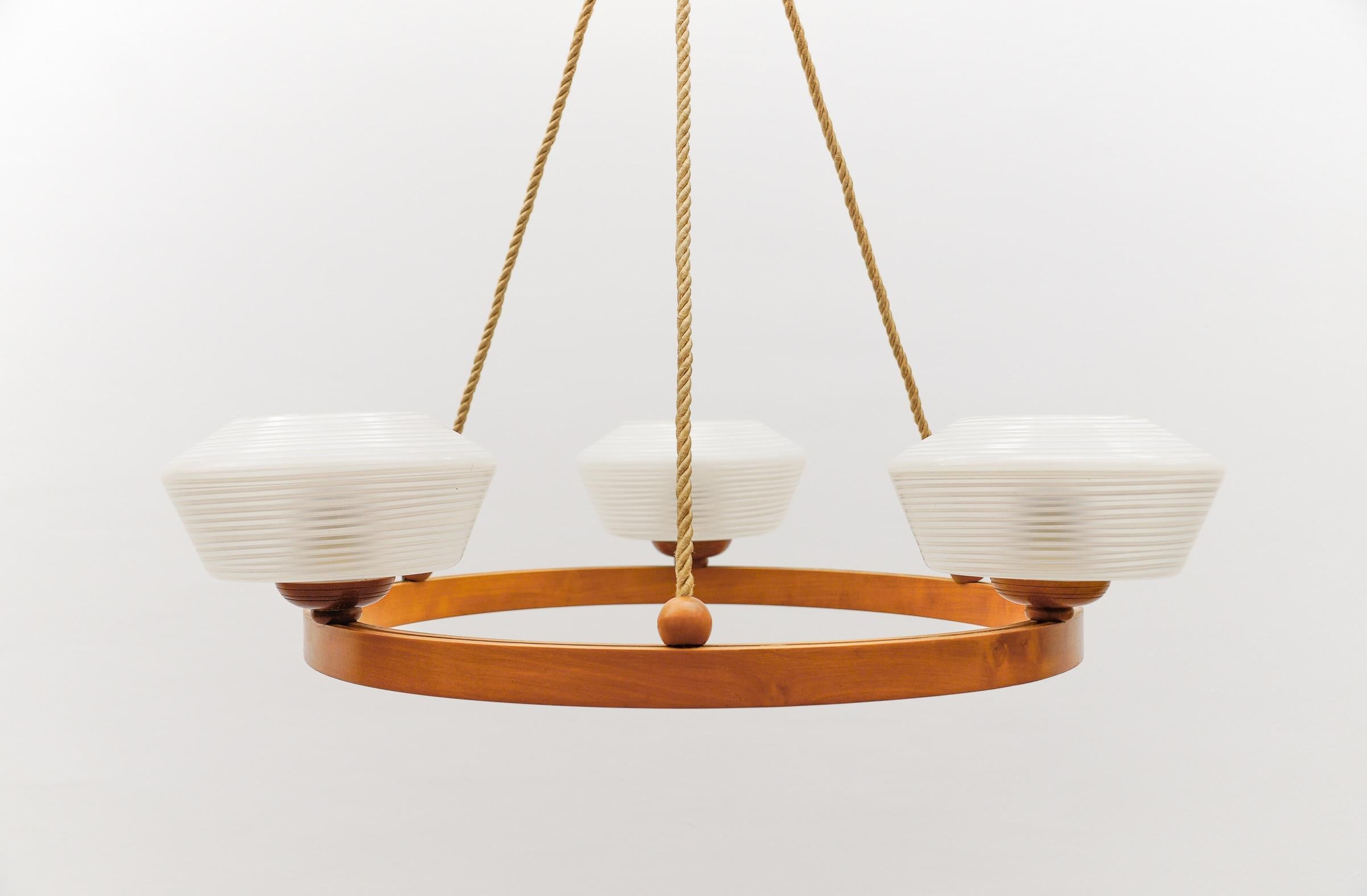 Graziosa lampada da soffitto rotonda in compensato The Modern Scandinavian, metà del secolo scorso, 1950 in vendita 3