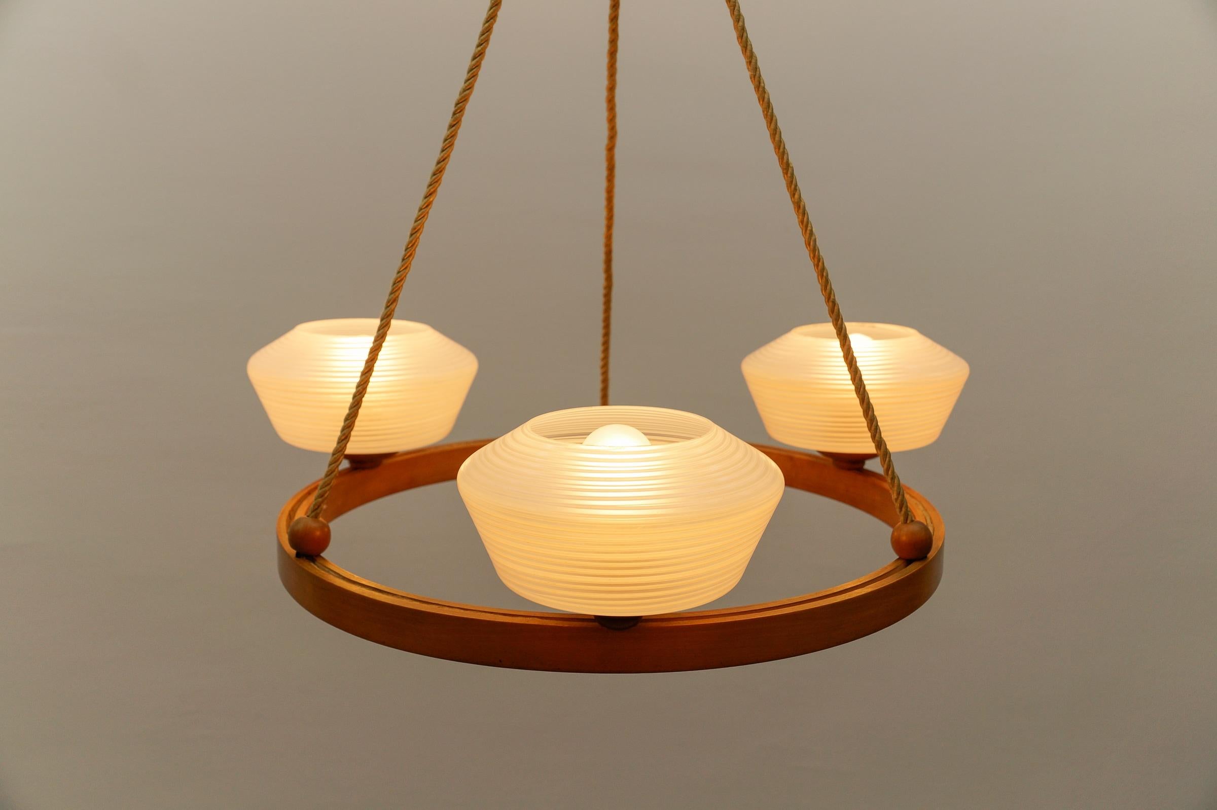 Graziosa lampada da soffitto rotonda in compensato The Modern Scandinavian, metà del secolo scorso, 1950 in vendita 6
