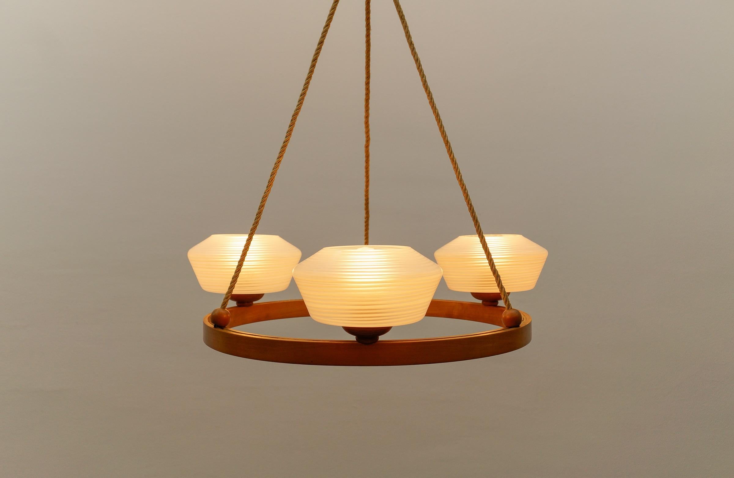 Graziosa lampada da soffitto rotonda in compensato The Modern Scandinavian, metà del secolo scorso, 1950 in vendita 7