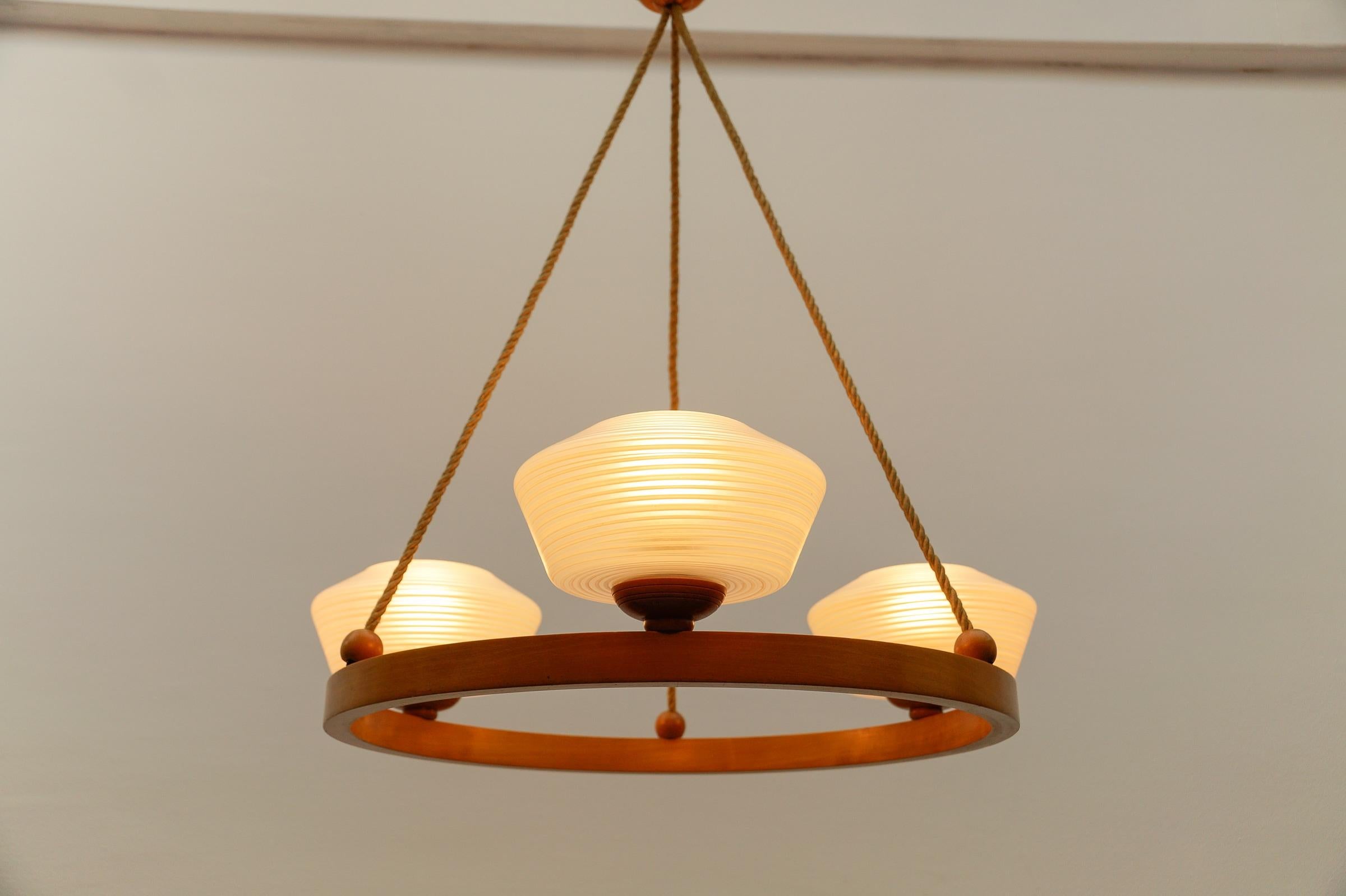Graziosa lampada da soffitto rotonda in compensato The Modern Scandinavian, metà del secolo scorso, 1950 in vendita 8