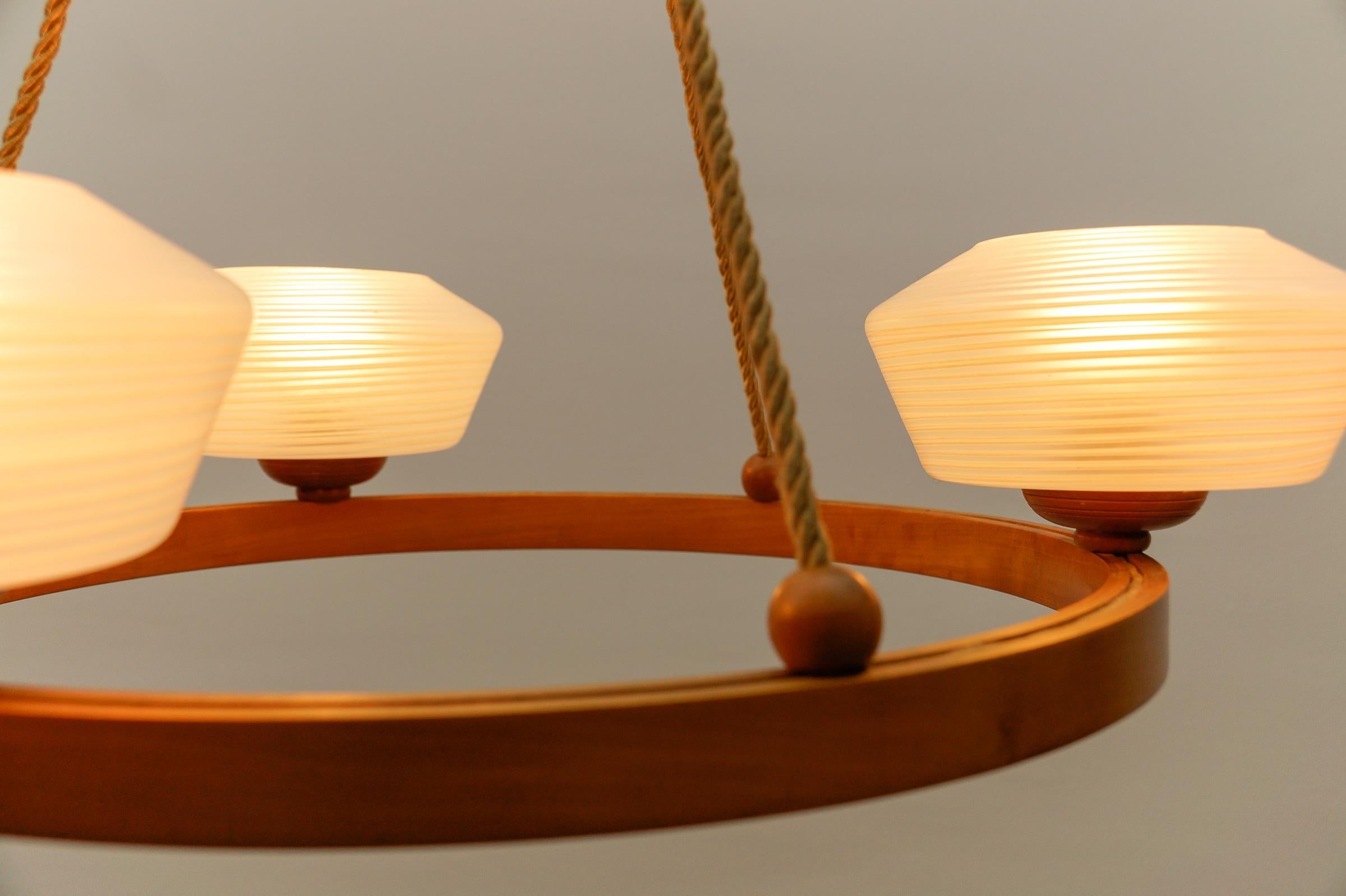 Graziosa lampada da soffitto rotonda in compensato The Modern Scandinavian, metà del secolo scorso, 1950 in vendita 11
